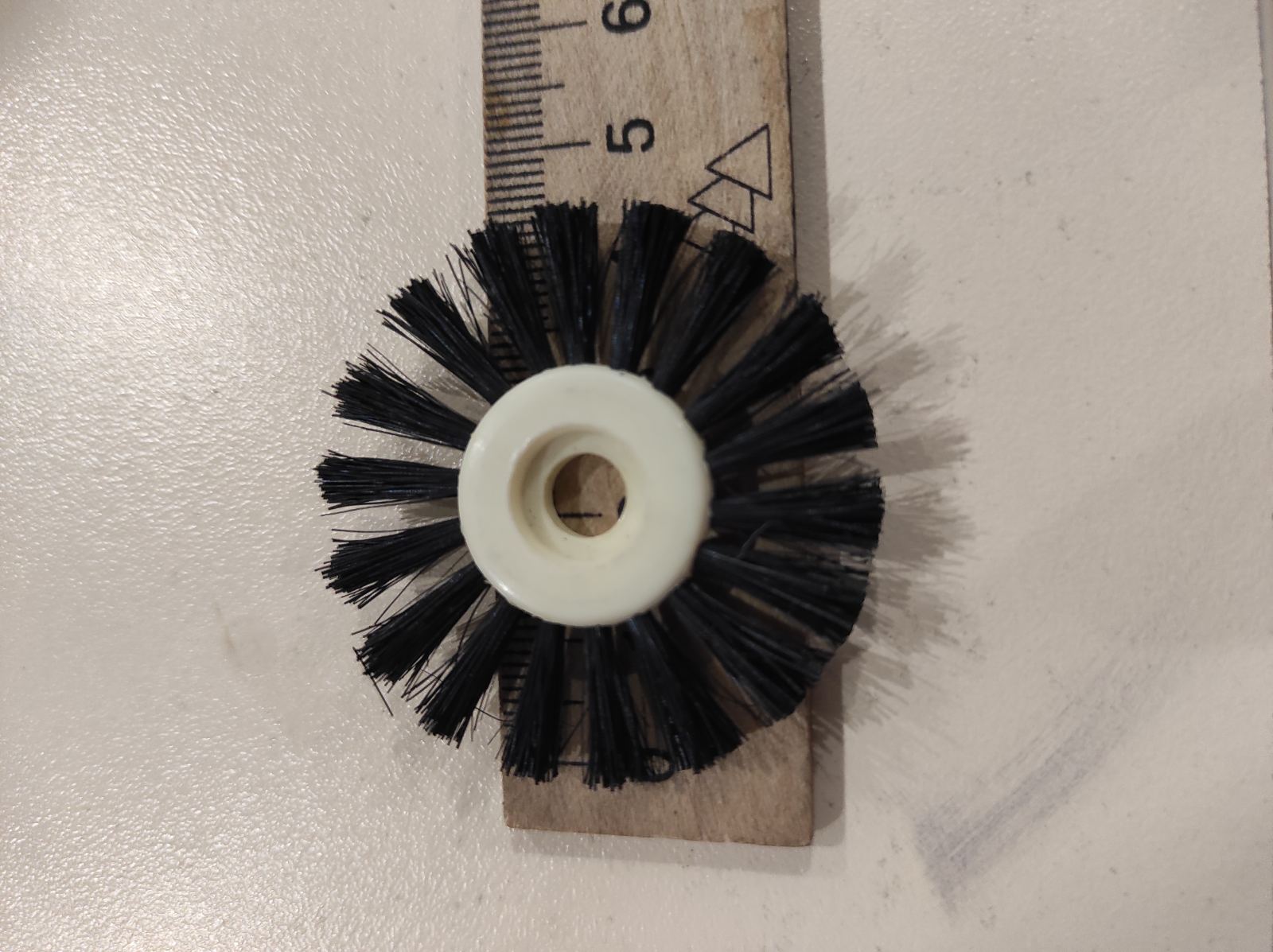 Колищатко щітка до 3 класу Довжина ворсу 12 мм, внутрішній діаметр пластика 20 мм. діаметр 44 мм