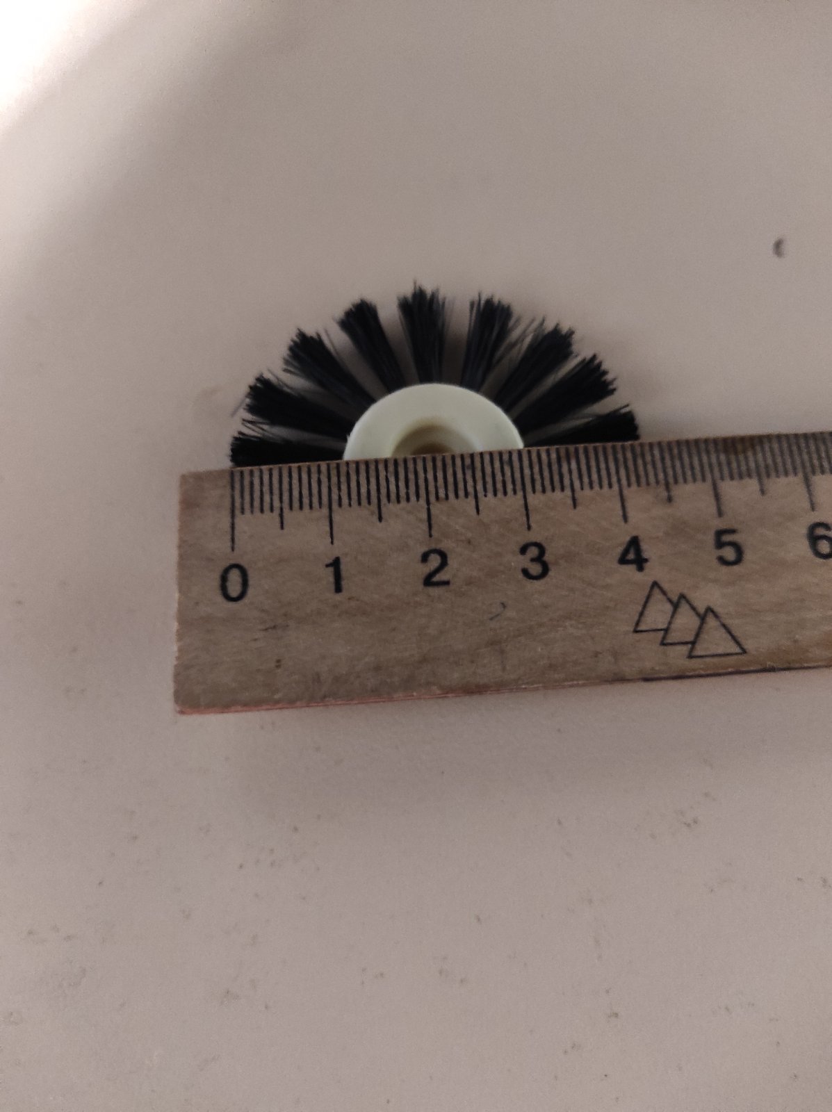 Колищатко щітка до 3 класу Довжина ворсу 12 мм, внутрішній діаметр пластика 20 мм. діаметр 44 мм