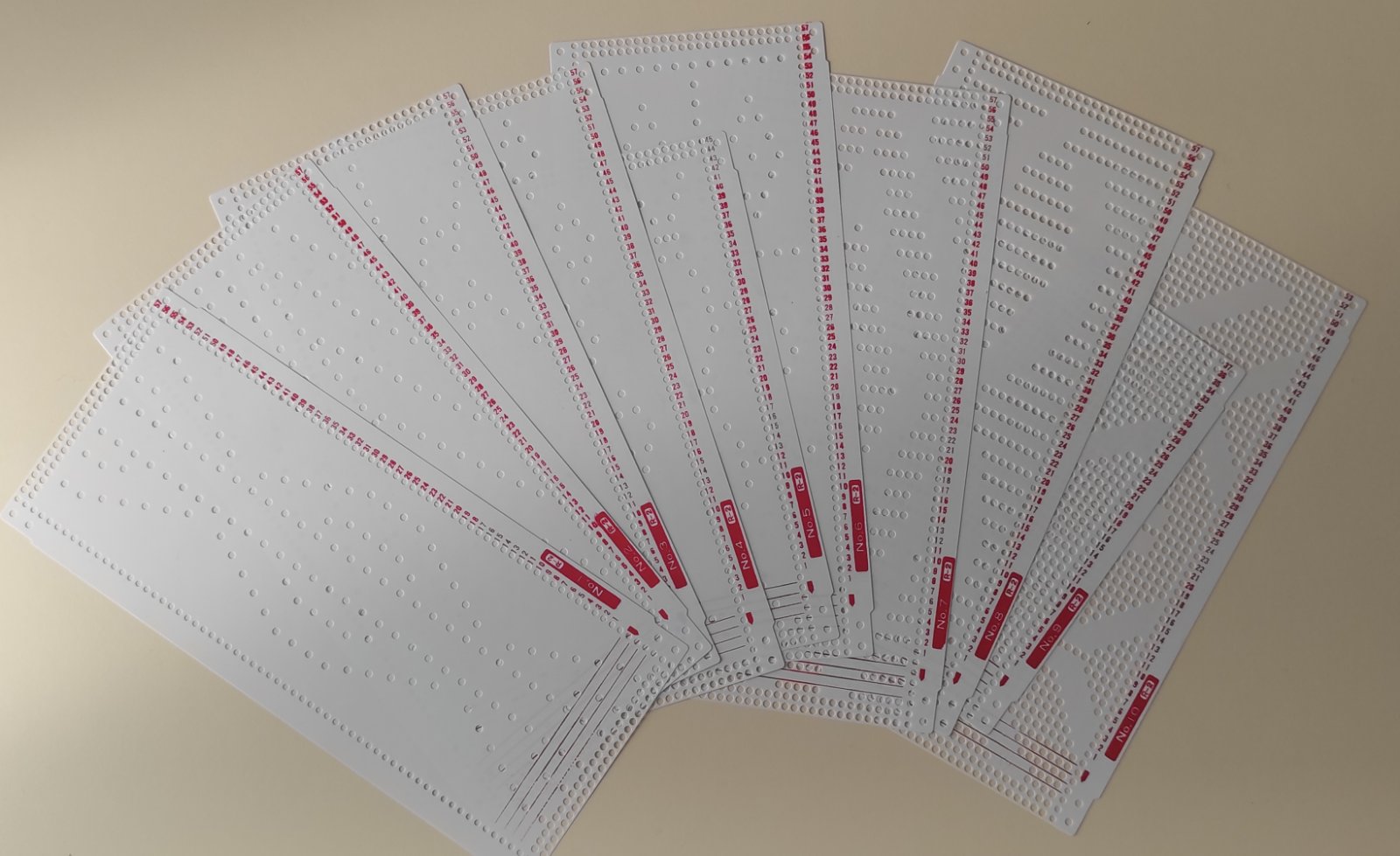 Набір стандартних перфокарт до в'язальної машини SRP. (Додаткова фонтура)Silver Reed , Knitmaster та їх аналогів . В набір входить 10 перфокарт