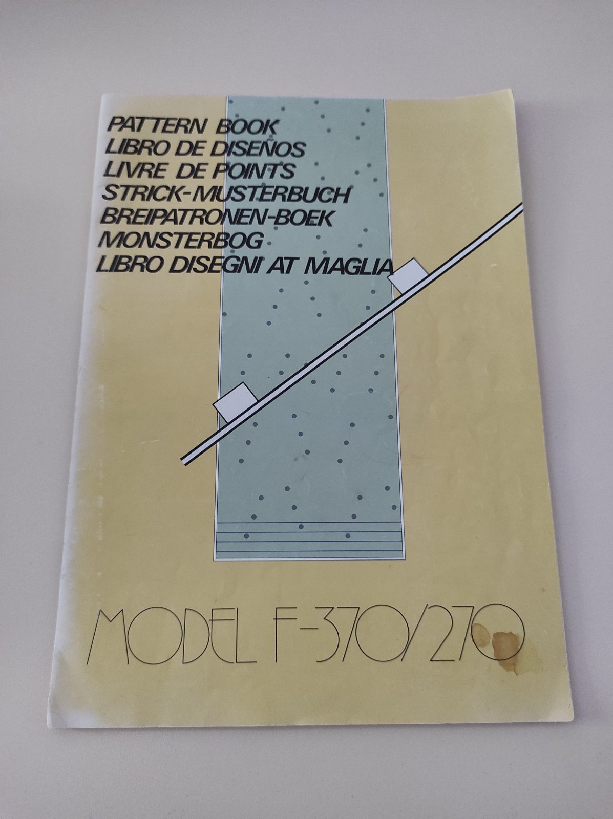 Каталог перфокарт  до в'язальної машини 7 класу Silver Reed відстань між голками 3,6мм