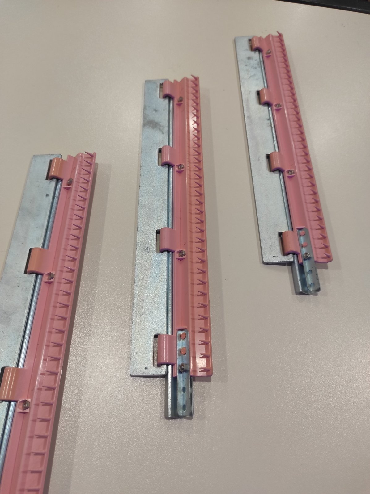 Відтяжка. Вага одного груза 295 грамів довжина 29.5 см розташування між зубцями 9мм . Її можна складати одна до одної. В наявності 3 шт , ціна одиниці 900 грн, якщо комплект 3 шт -2500грн