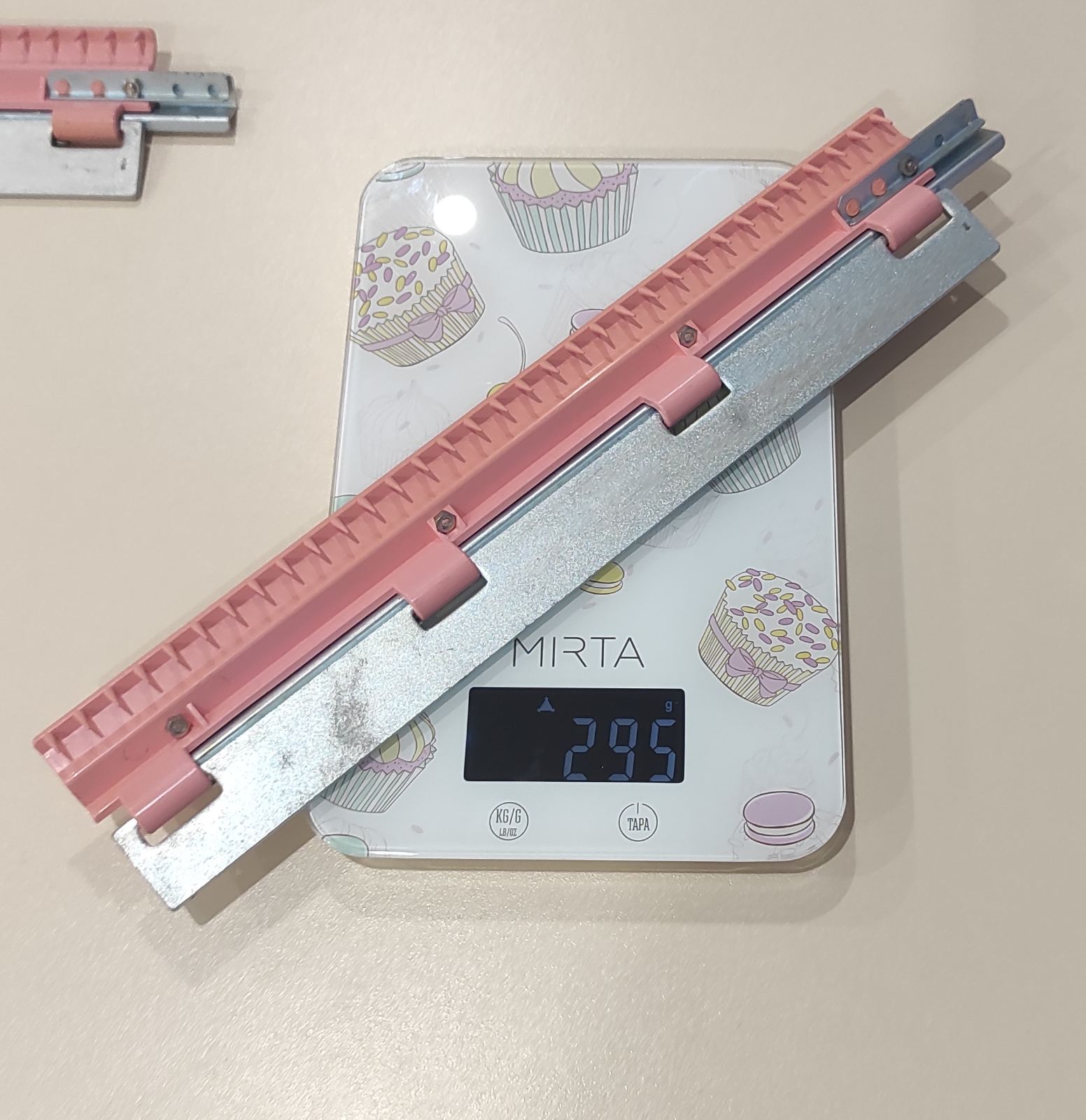 Відтяжка. Вага одного груза 295 грамів довжина 29.5 см розташування між зубцями 9мм . Її можна складати одна до одної. В наявності 3 шт , ціна одиниці 900 грн, якщо комплект 3 шт -2500грн