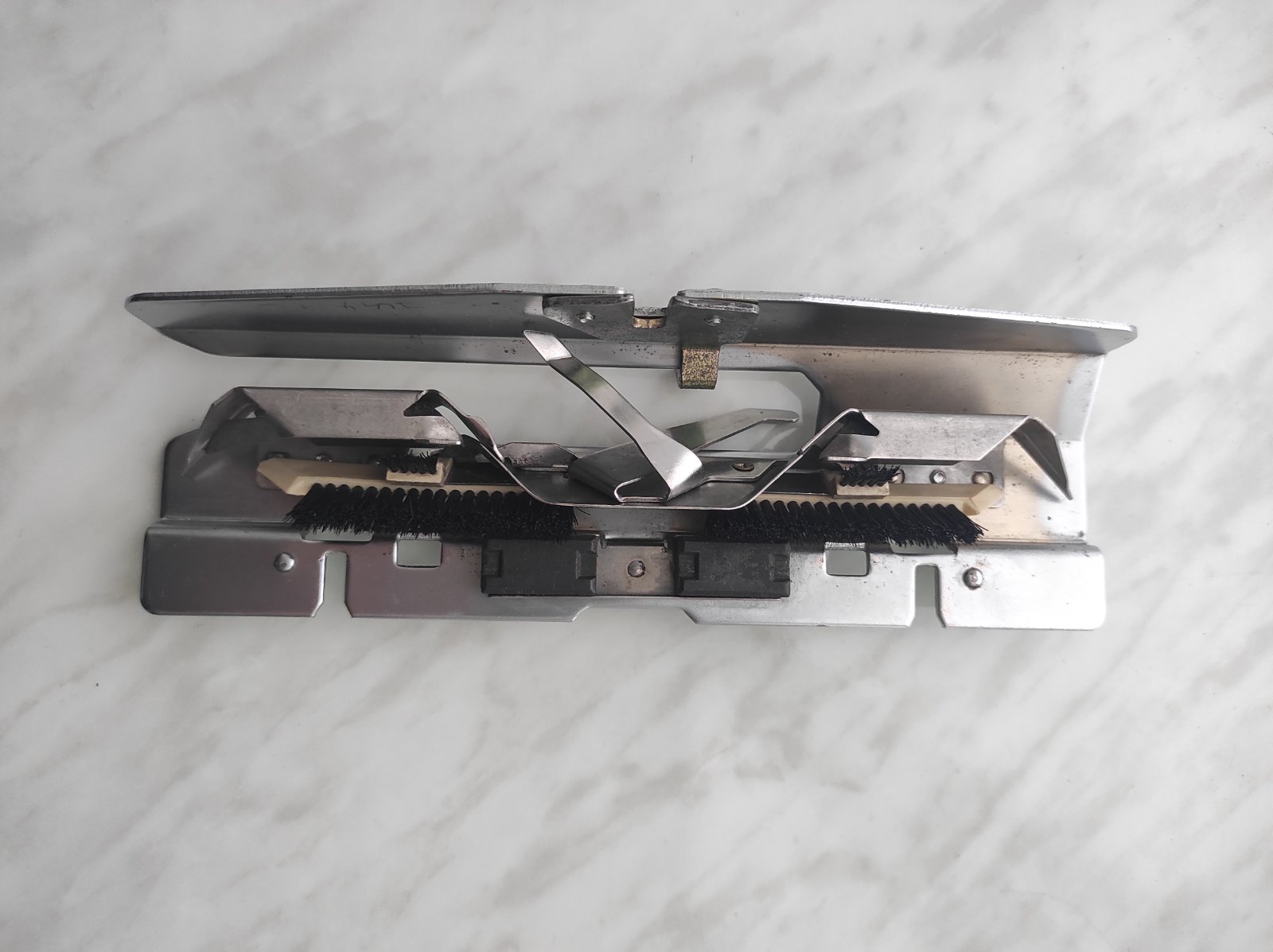 Двохфонтурний міст до в'язальної машини brother kr830