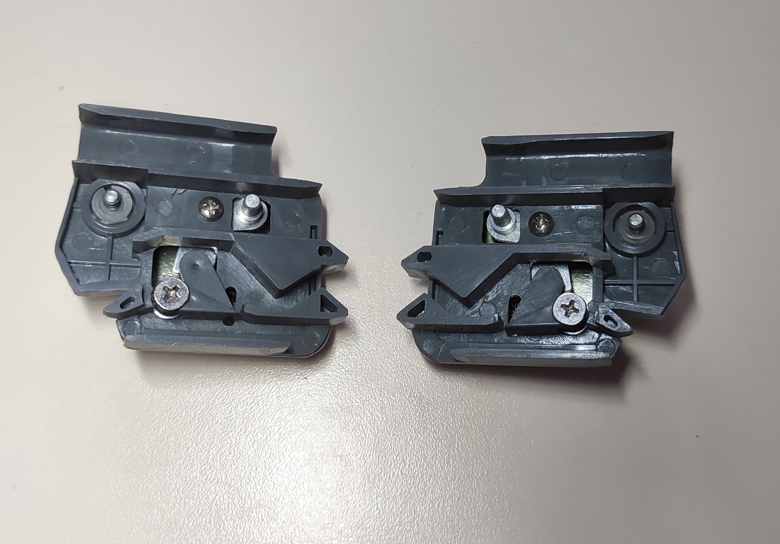 Мейджик кулачки для в'язальних машин Silver Reed та аналогів (Singer, Knitmaster ) 5 класу кулачки призначені до виконання одиночних мотивів, ажурів, при однофонтурному жаккарді . Ціна вказана за пару.