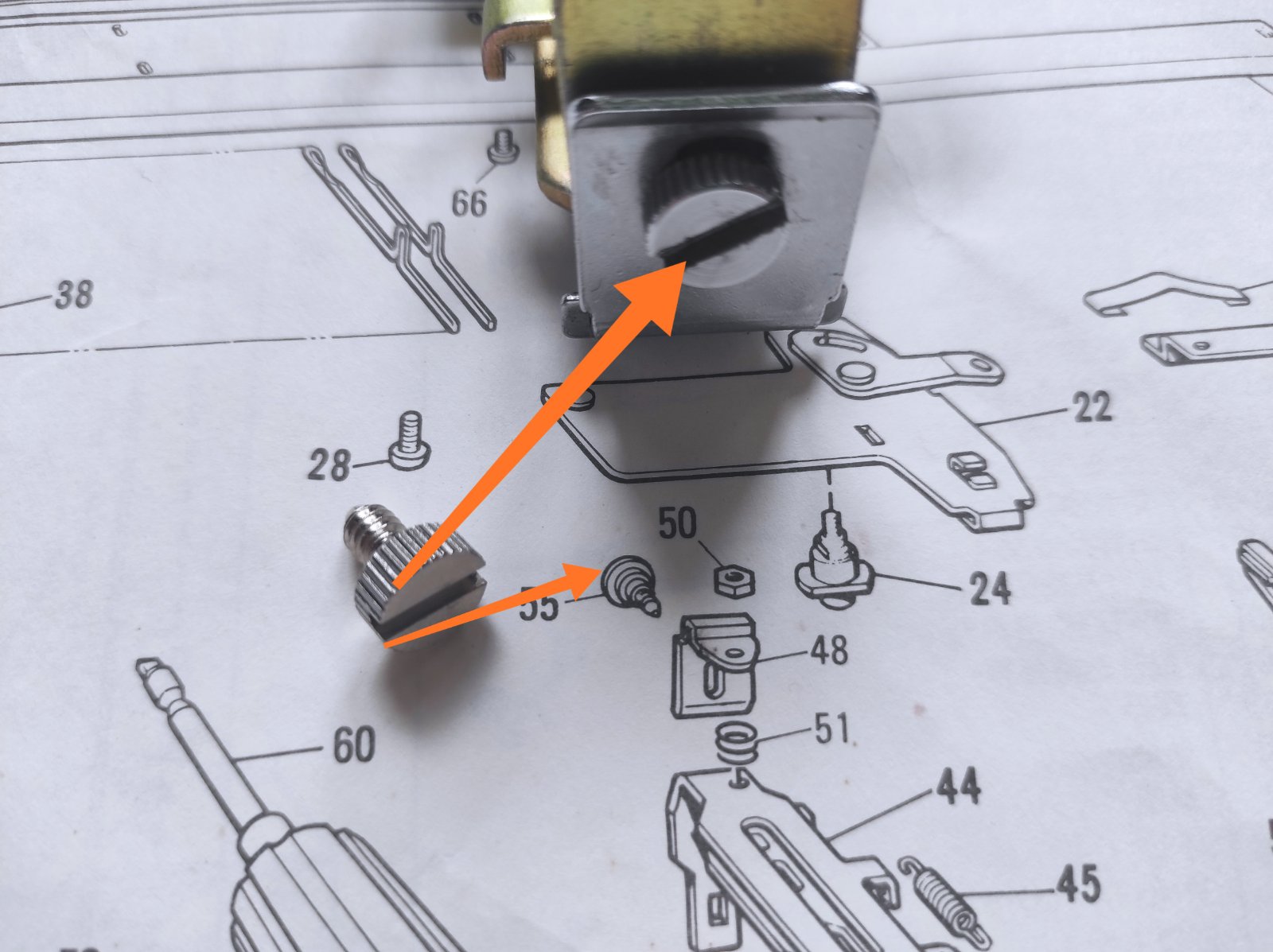 Гвинт кріплення консолі (підйомного механізму) для машини 5 класу brother kr830Ціна вказана за штуку  