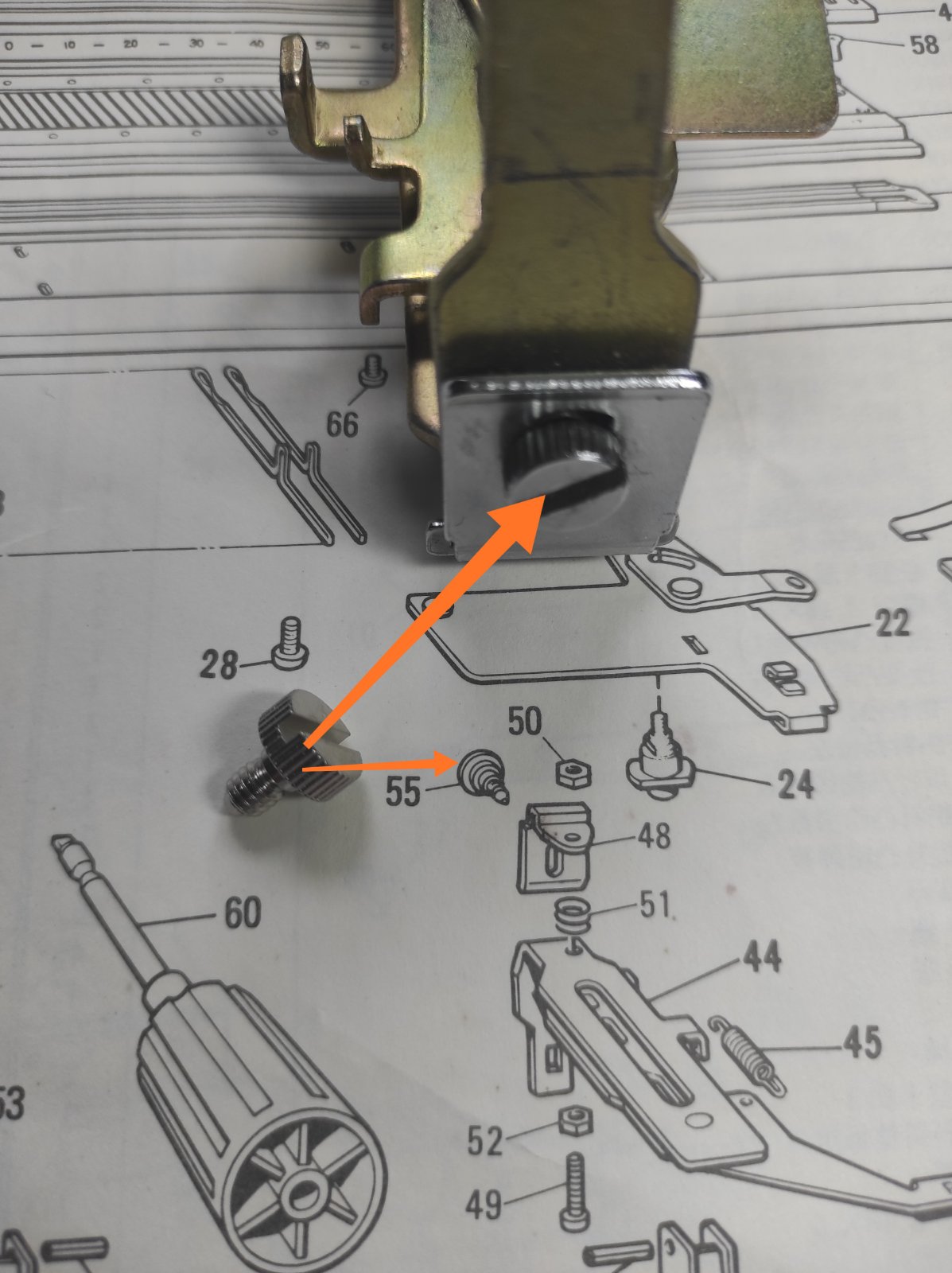 Гвинт кріплення консолі (підйомного механізму) для машини 5 класу brother kr830Ціна вказана за штуку  