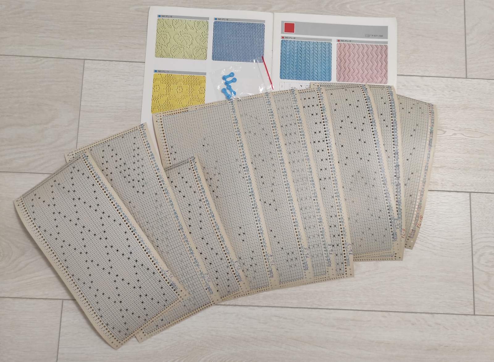 Набір стандартних перфокарт ажур Silver Reed 7 класу