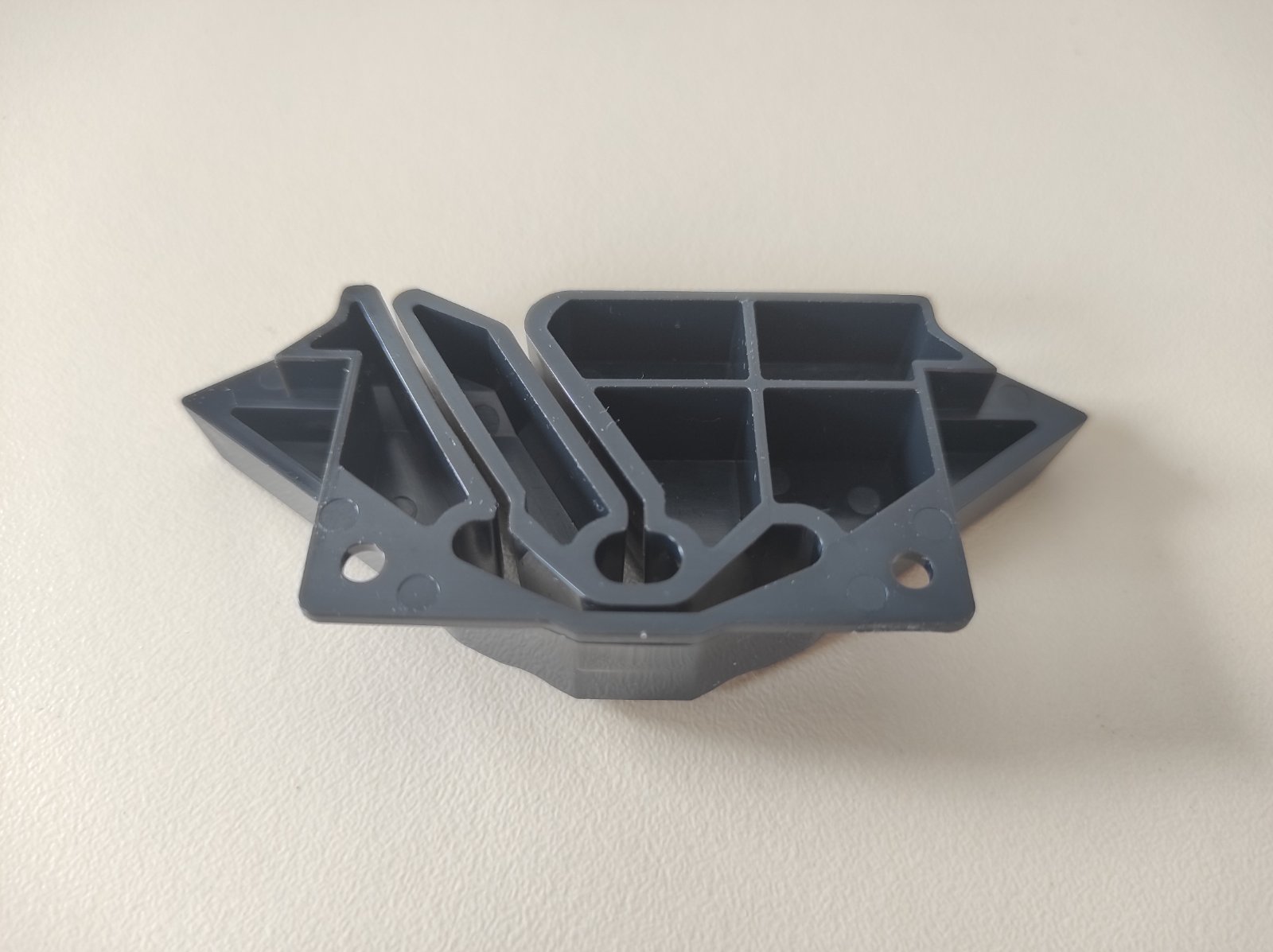 Пластиковий човник для в'язальної машини Silver Reed LK Ціна вказана за штуку