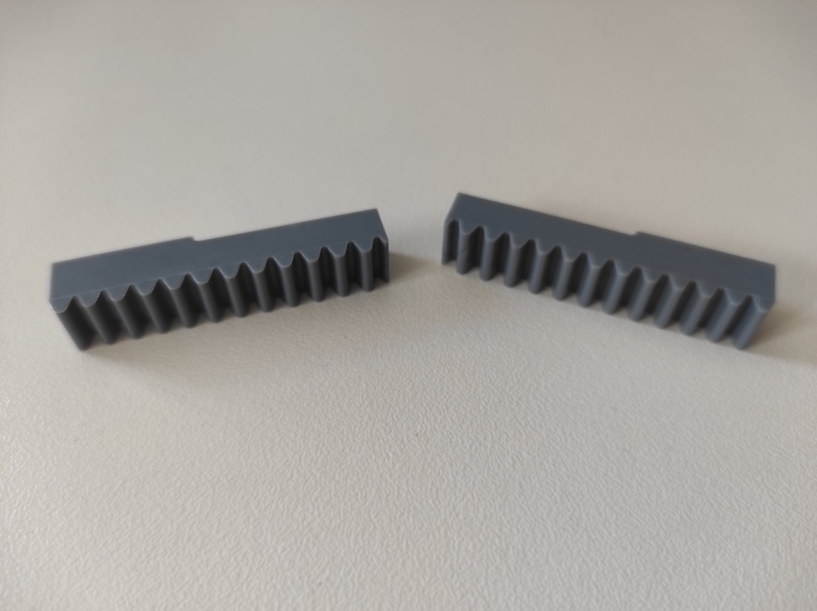 Бокові резинки до в'язальної машини Silver Reed SK270(370). Резинки продаються парою LR(ліва права). Ціна вказана за пару