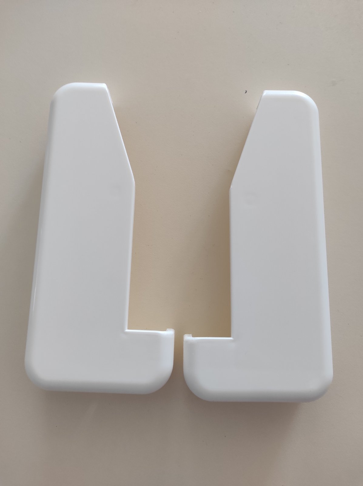 Пластикові боковини до кришки кейса Brother KH 970.940.891.868 R-L(ліва права) Ціна вказана за пару