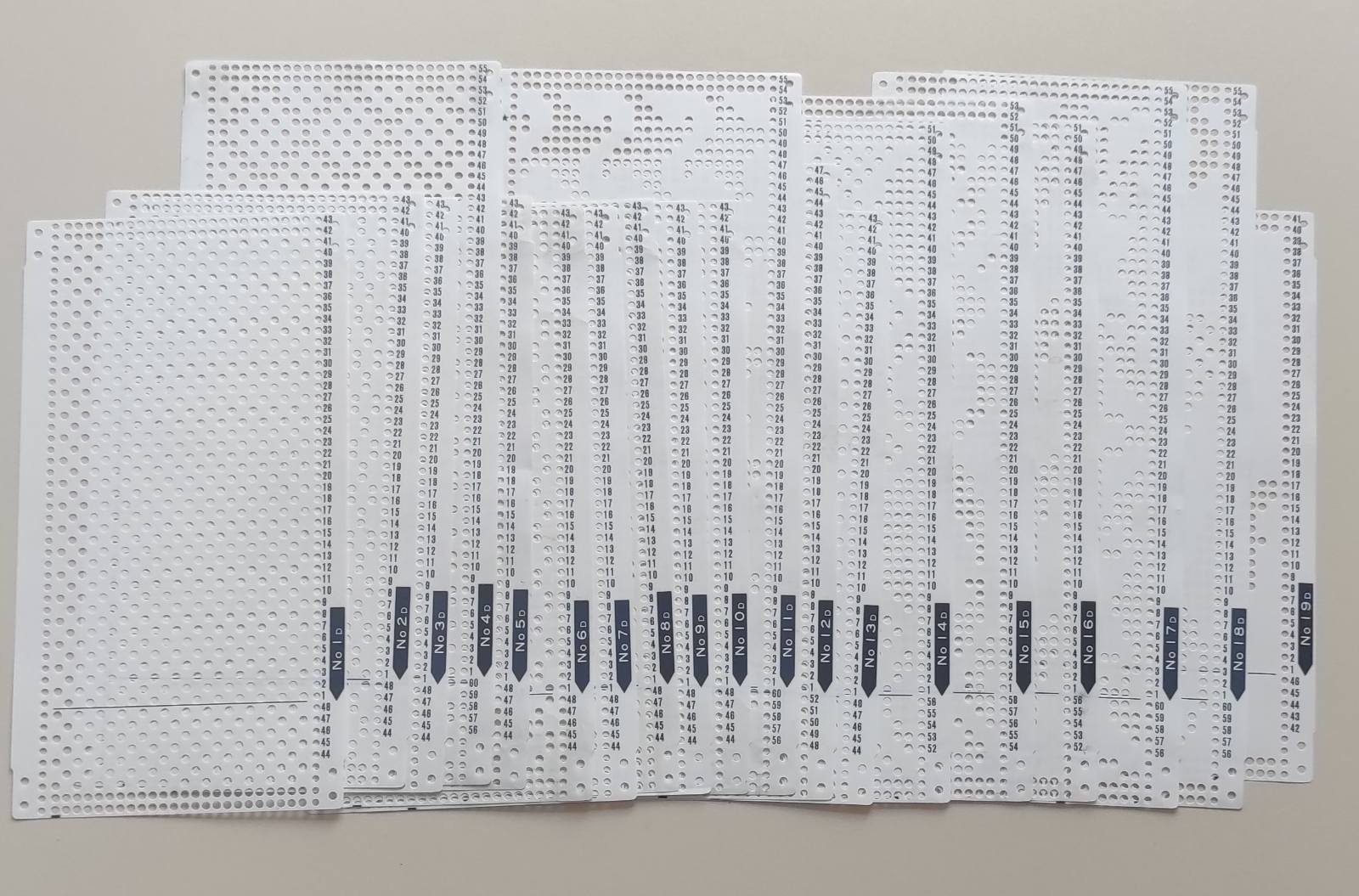 Набір стандартних перфокарт Brother (D) Підходить для в'язальної машини 3 та 5 класу рапорт 24 петлі  Набір -19 штук