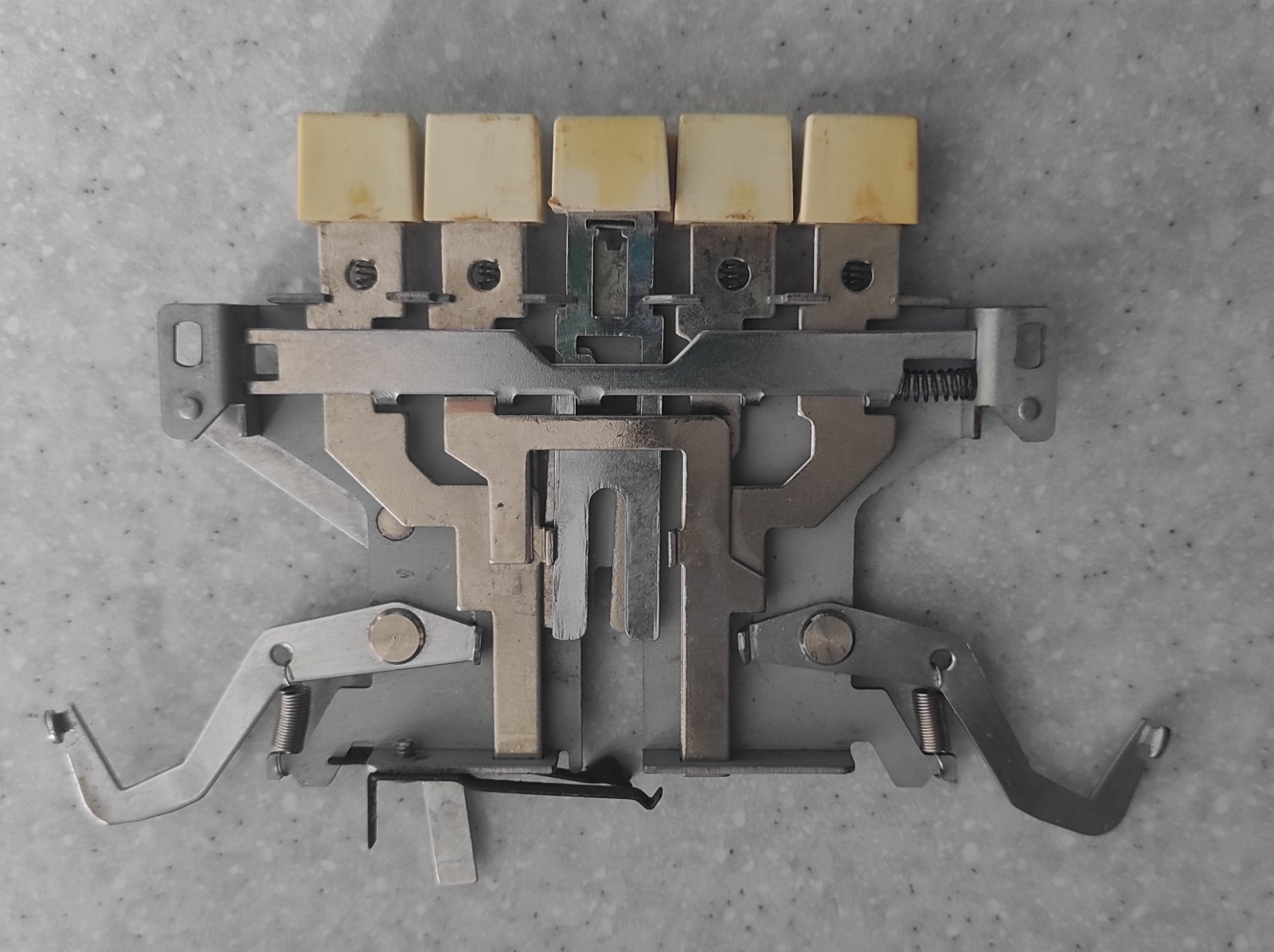 Кнопковий пристрій для в’язальної машини Brother KH-260 (3-й клас), оригінал Японія