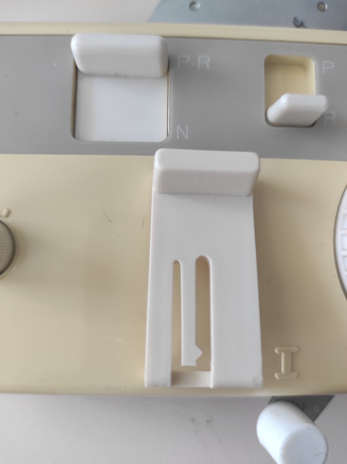 Запчастина Brother A-68 ,A-67 KR830,838,850 Ціна вказана за пару (L,R)