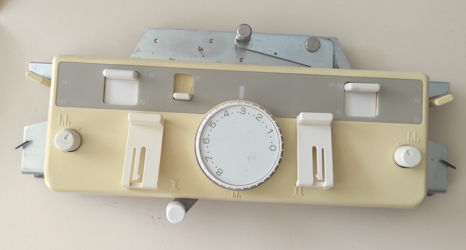 Запчастина Brother A-68 ,A-67 KR830,838,850 Ціна вказана за пару (L,R)