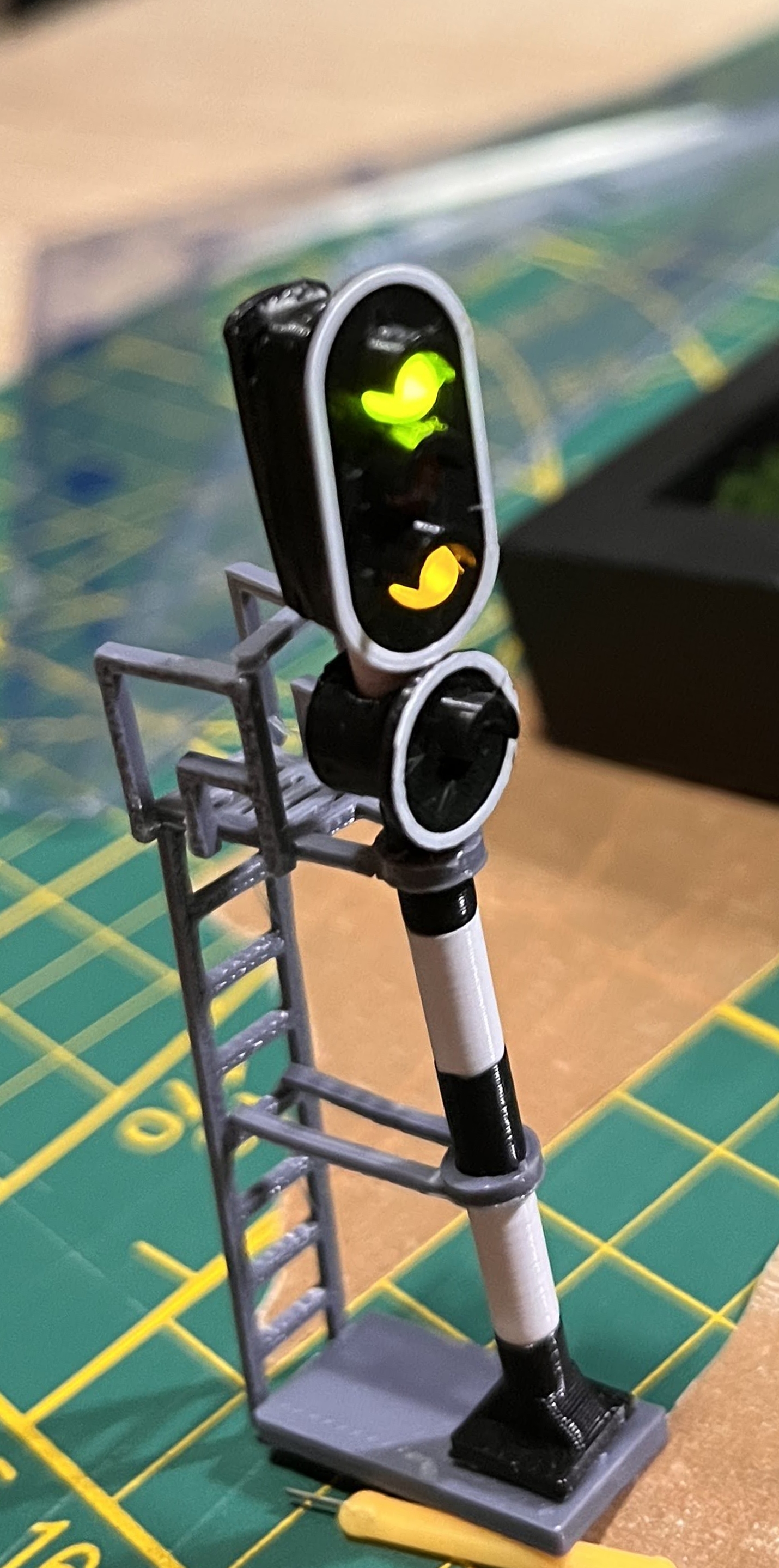 Señal ferroviaria 3 focos + rebase