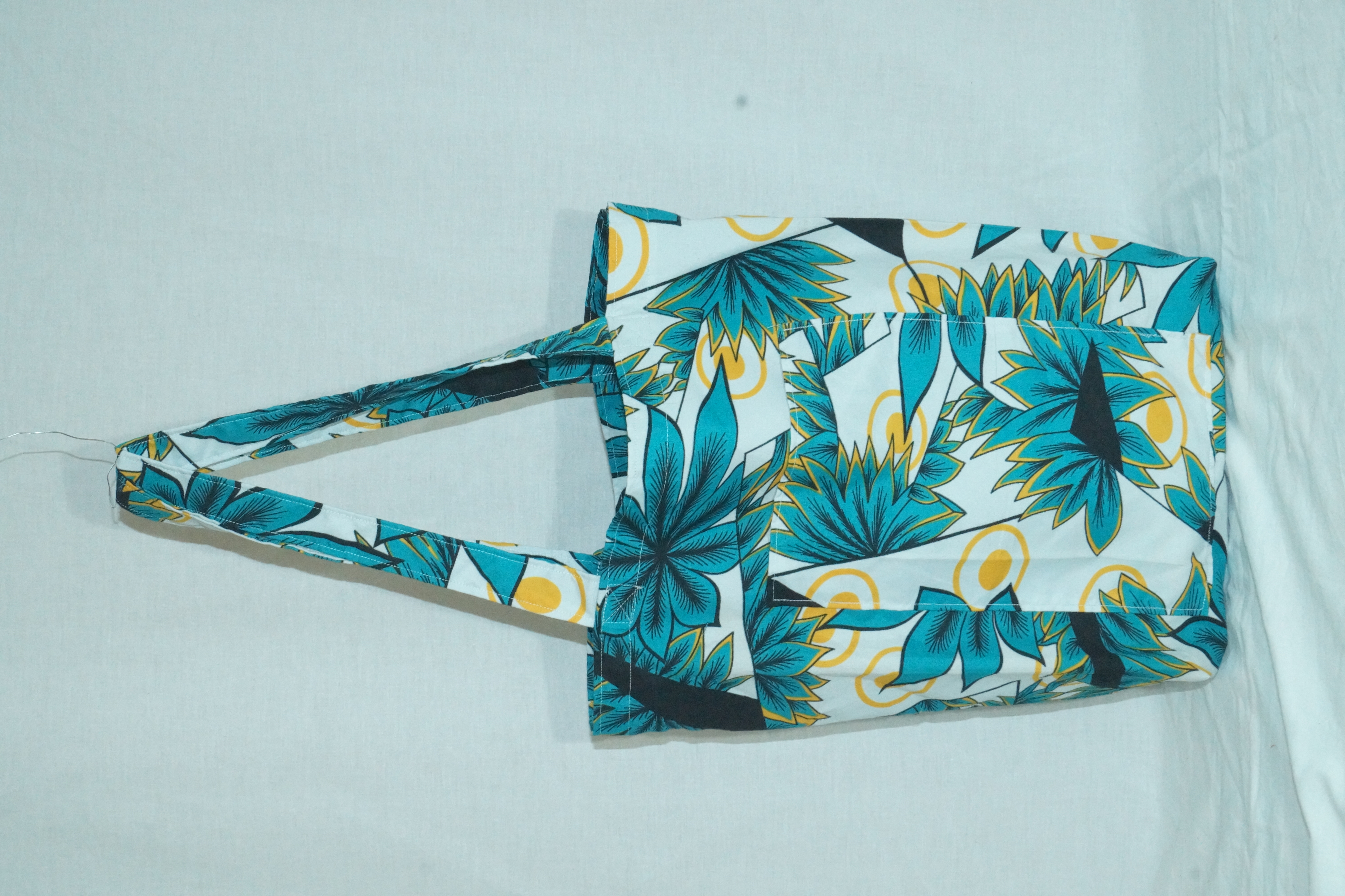 Tote bag turquoise et blanc