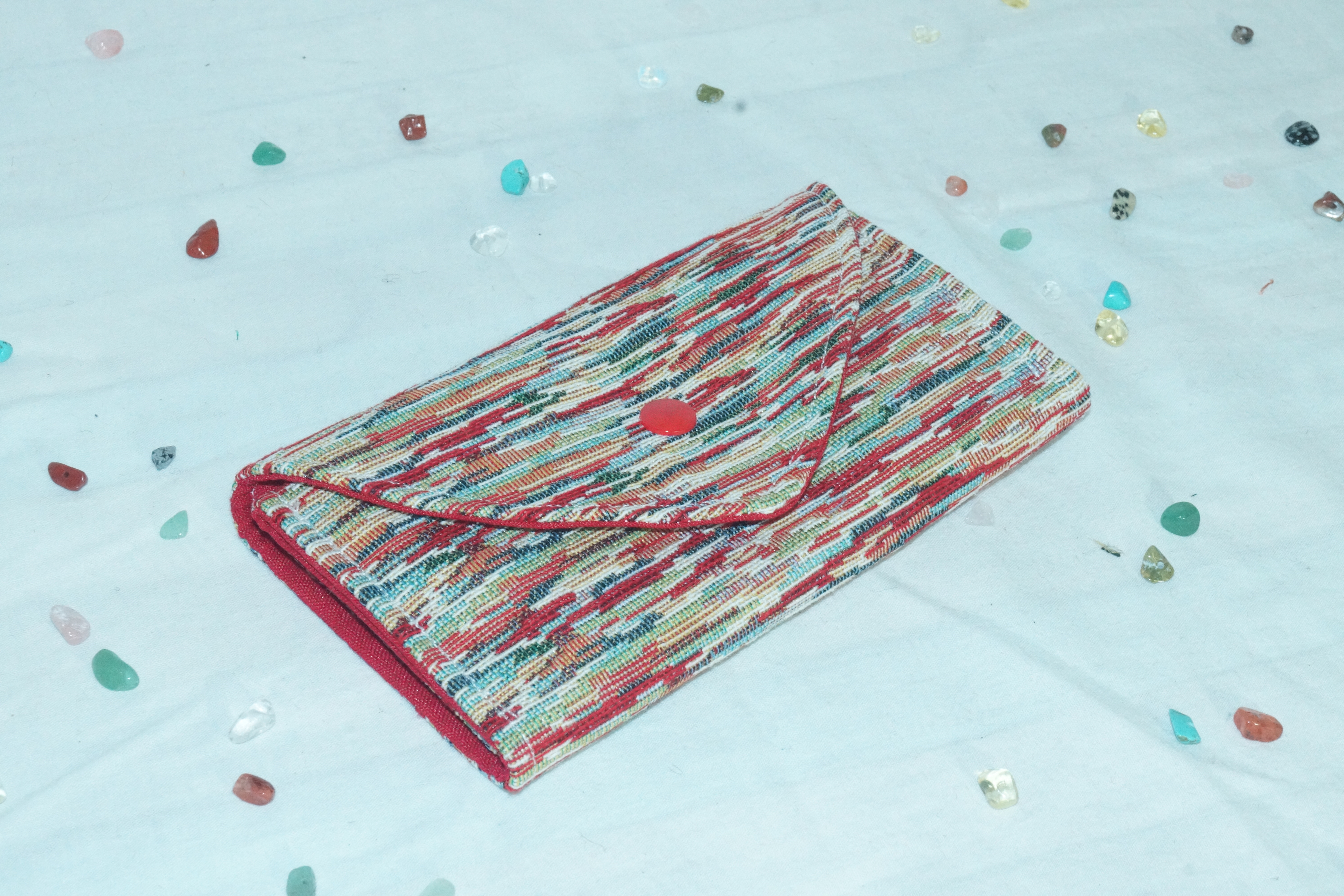 Blague à tabac rouge et multicolore