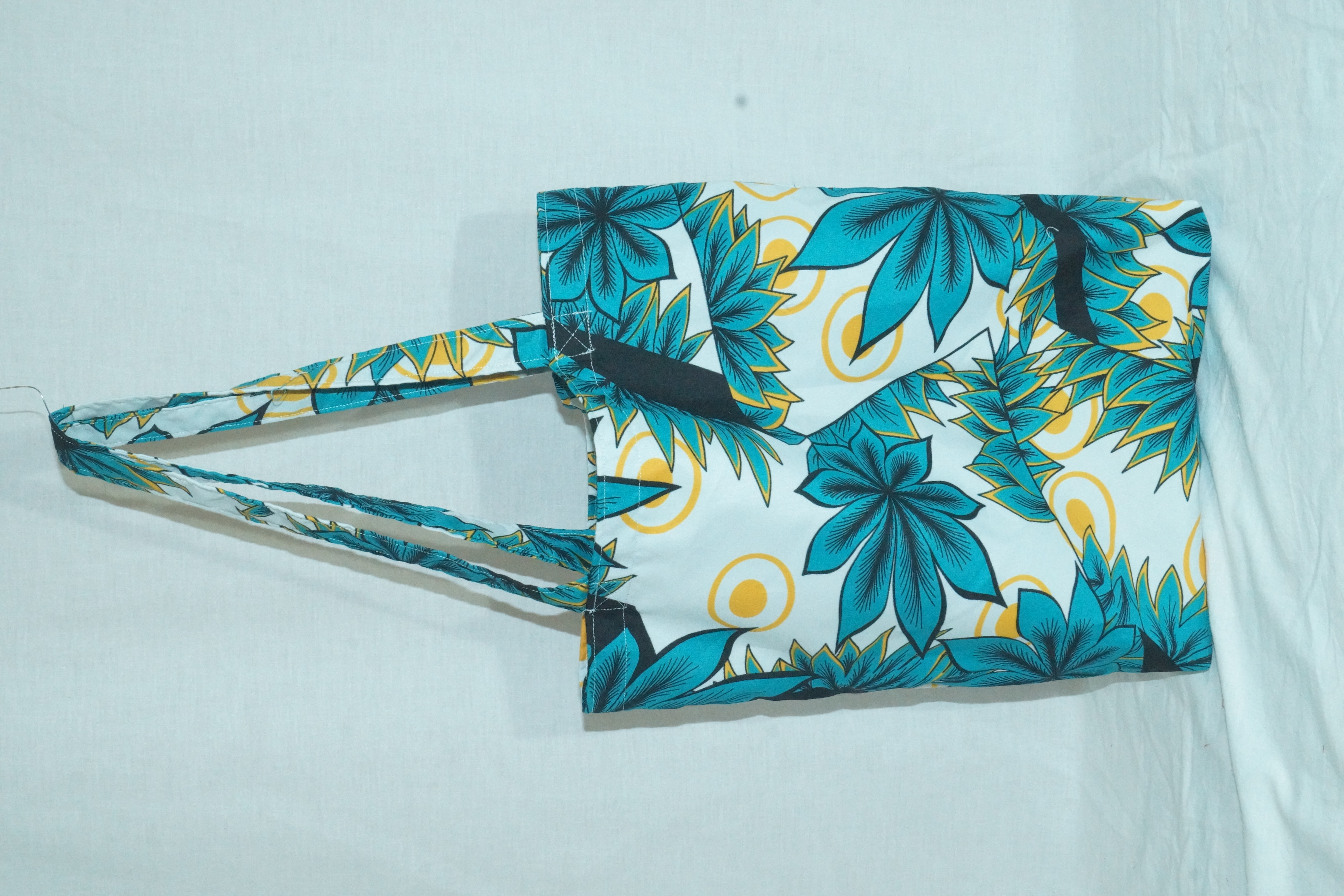 Tote bag turquoise et blanc