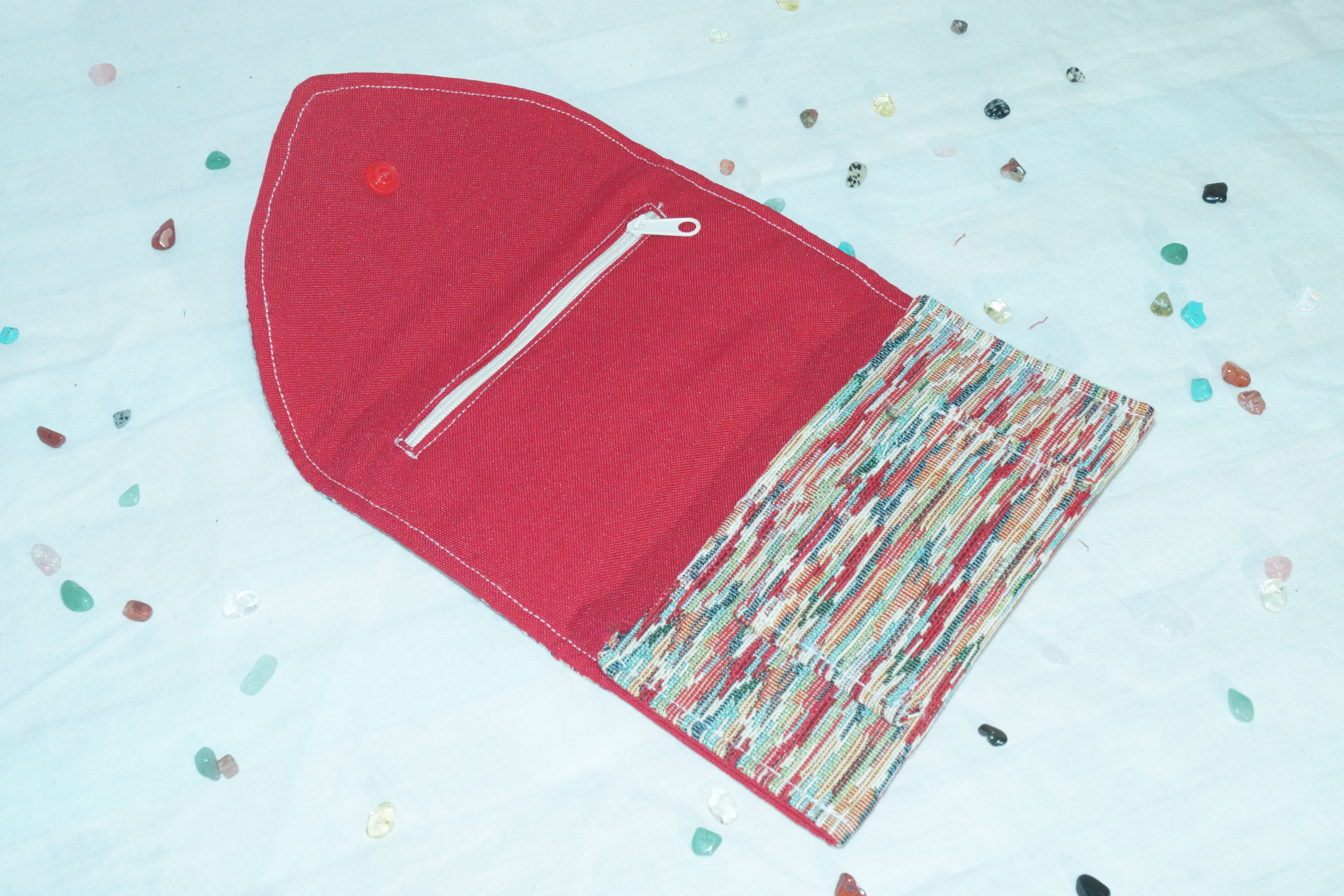 Blague à tabac rouge et multicolore