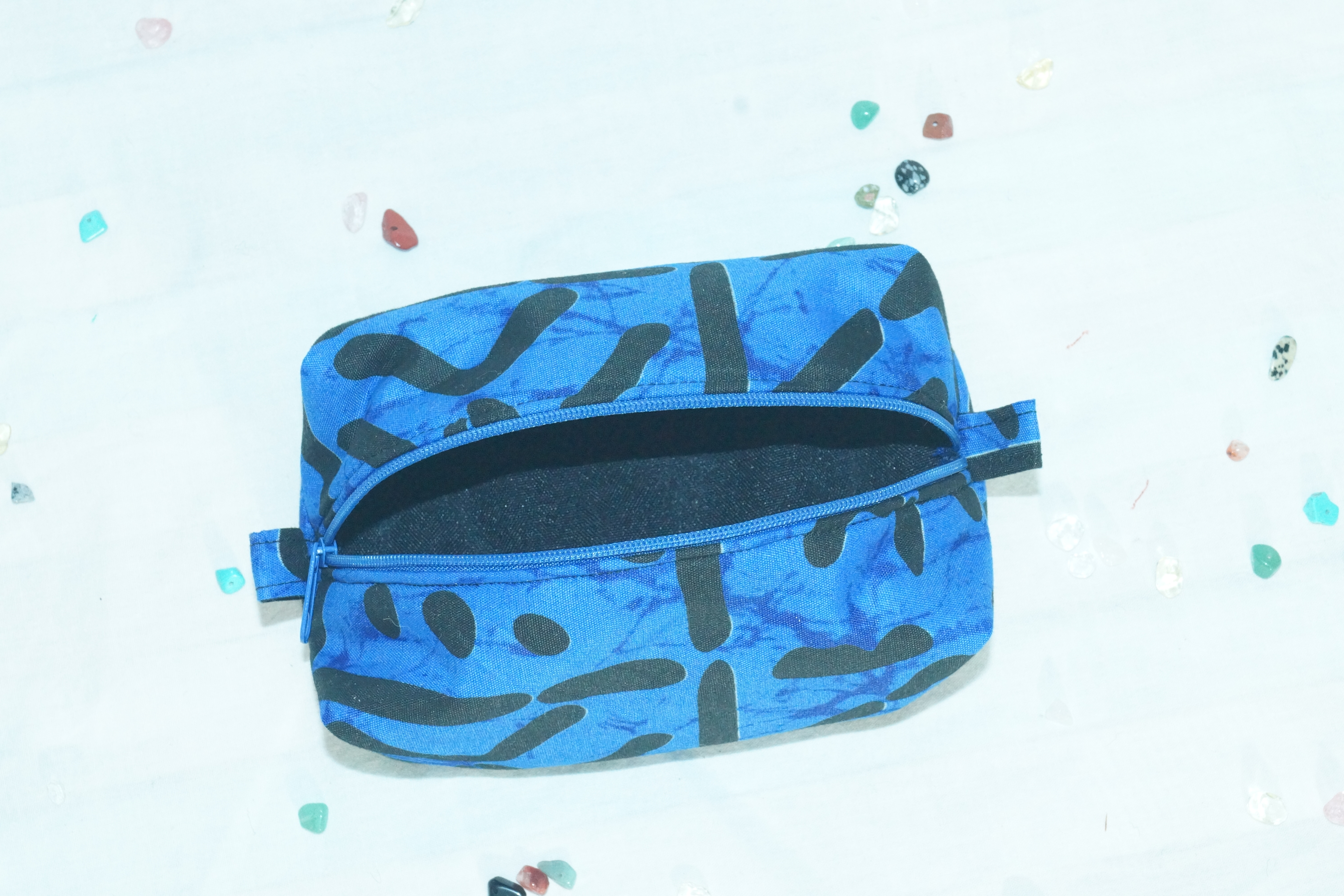 Trousse bleue et noire