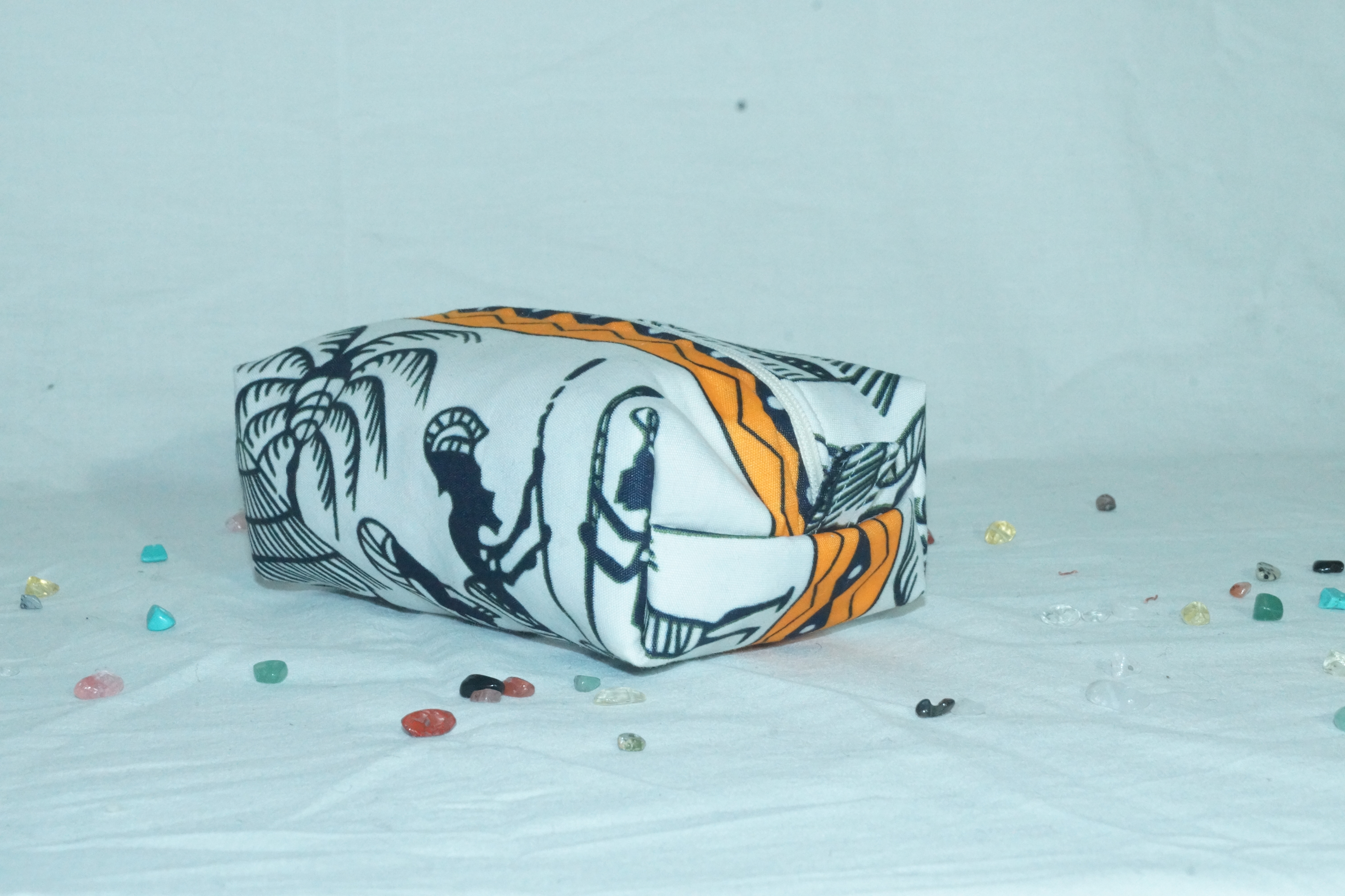 Trousse orange et blanche