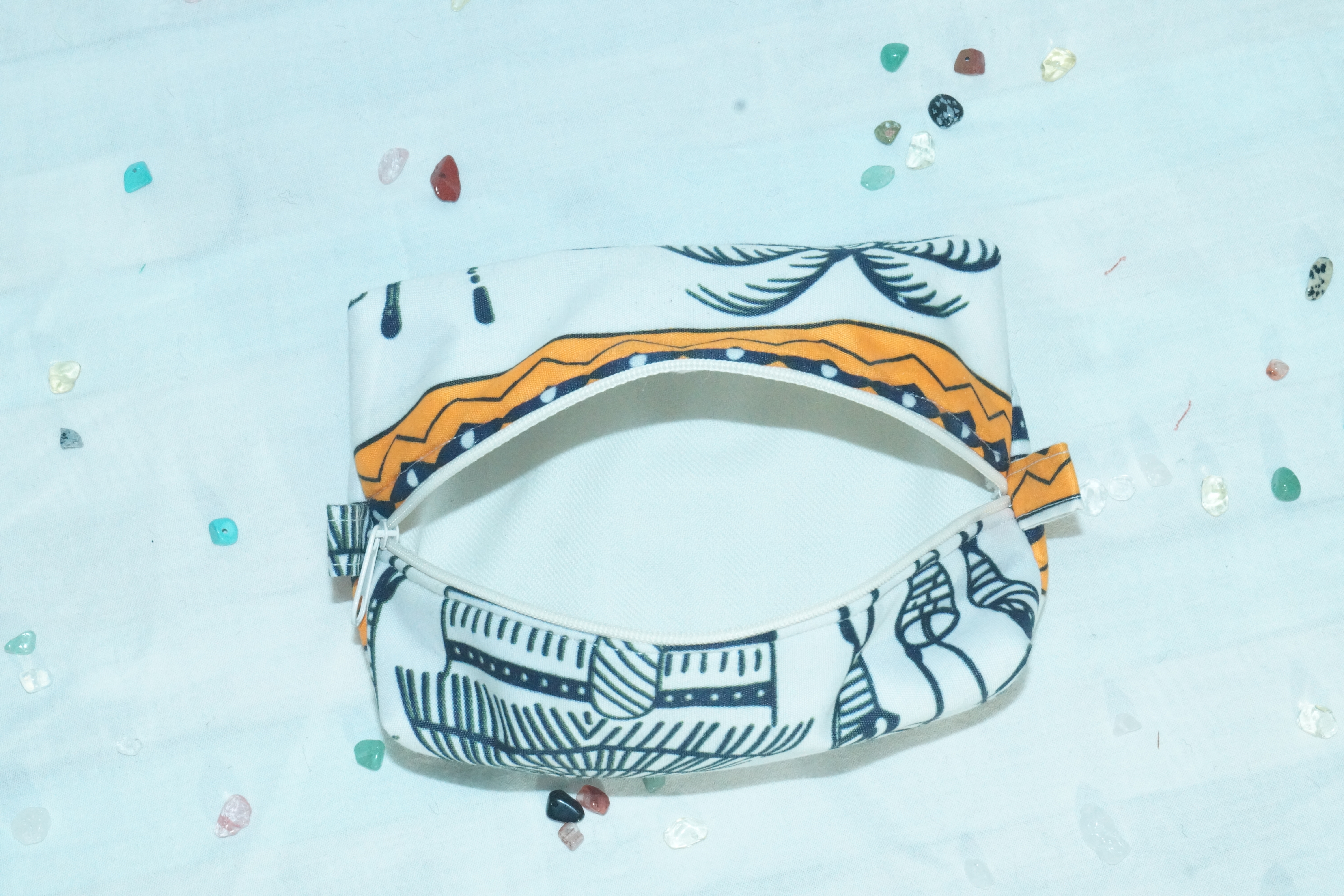 Trousse orange et blanche