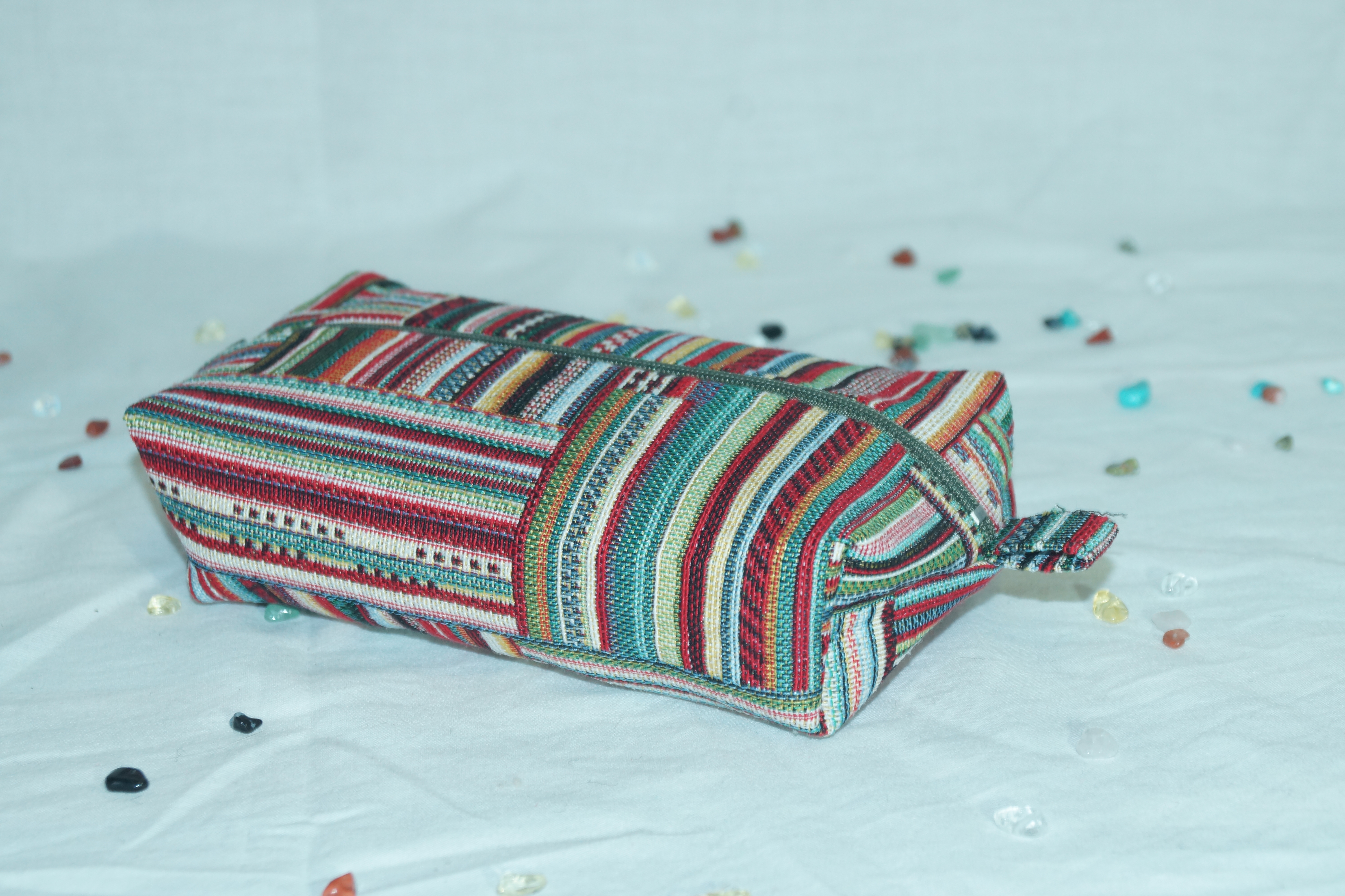 Trousse à rayures colorées