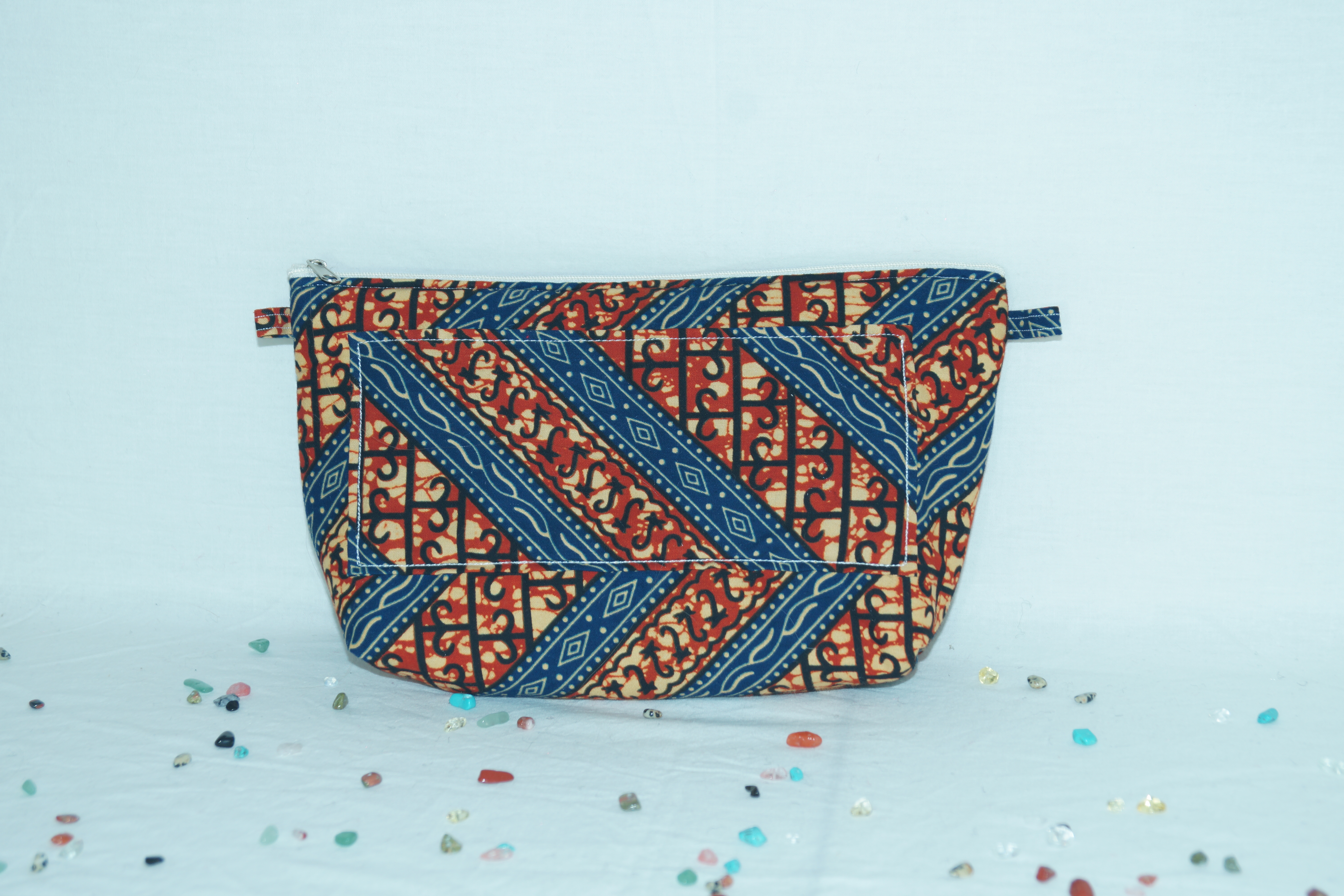 Trousse de toilette bleue et rouge