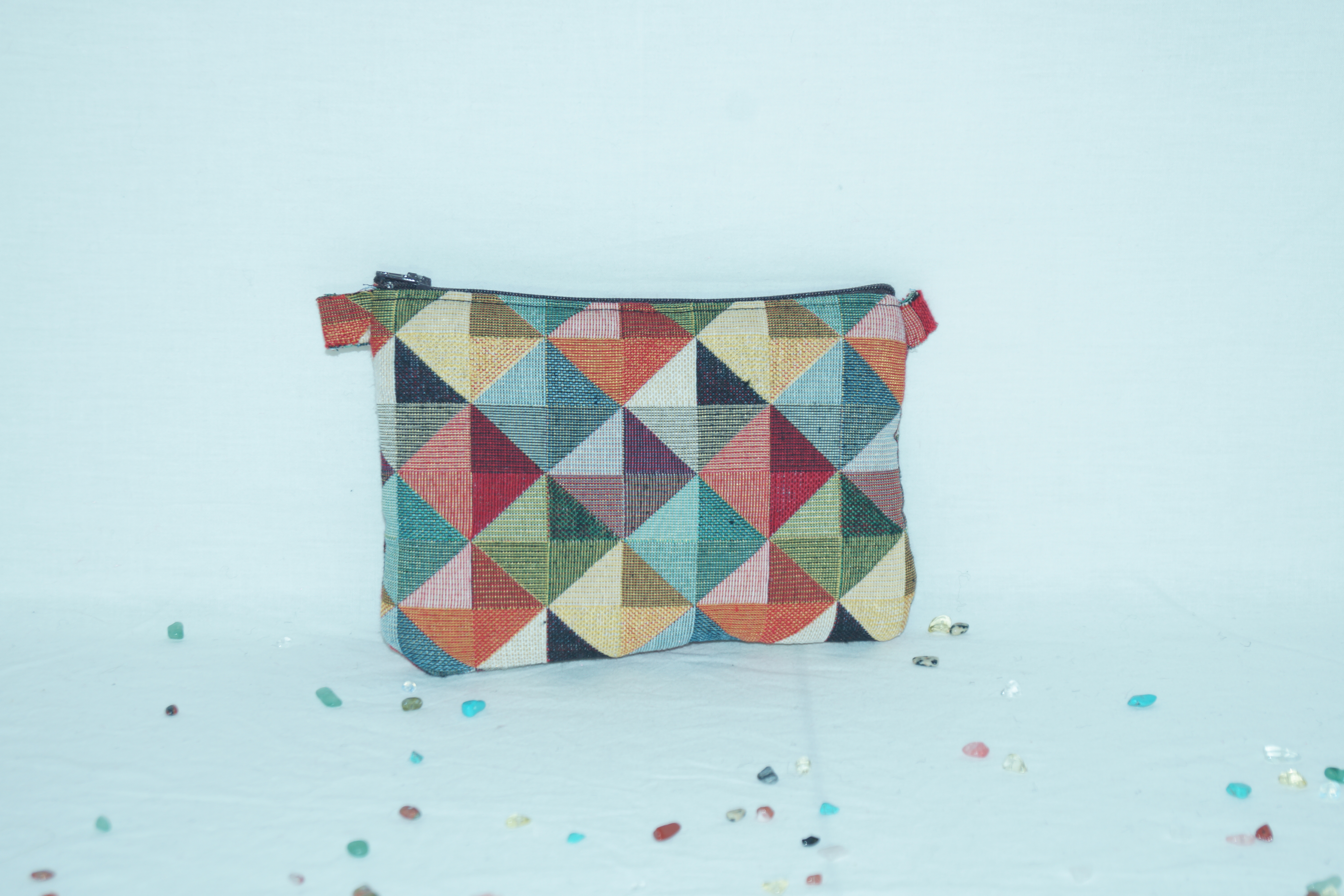 Pochette à motifs géométriques