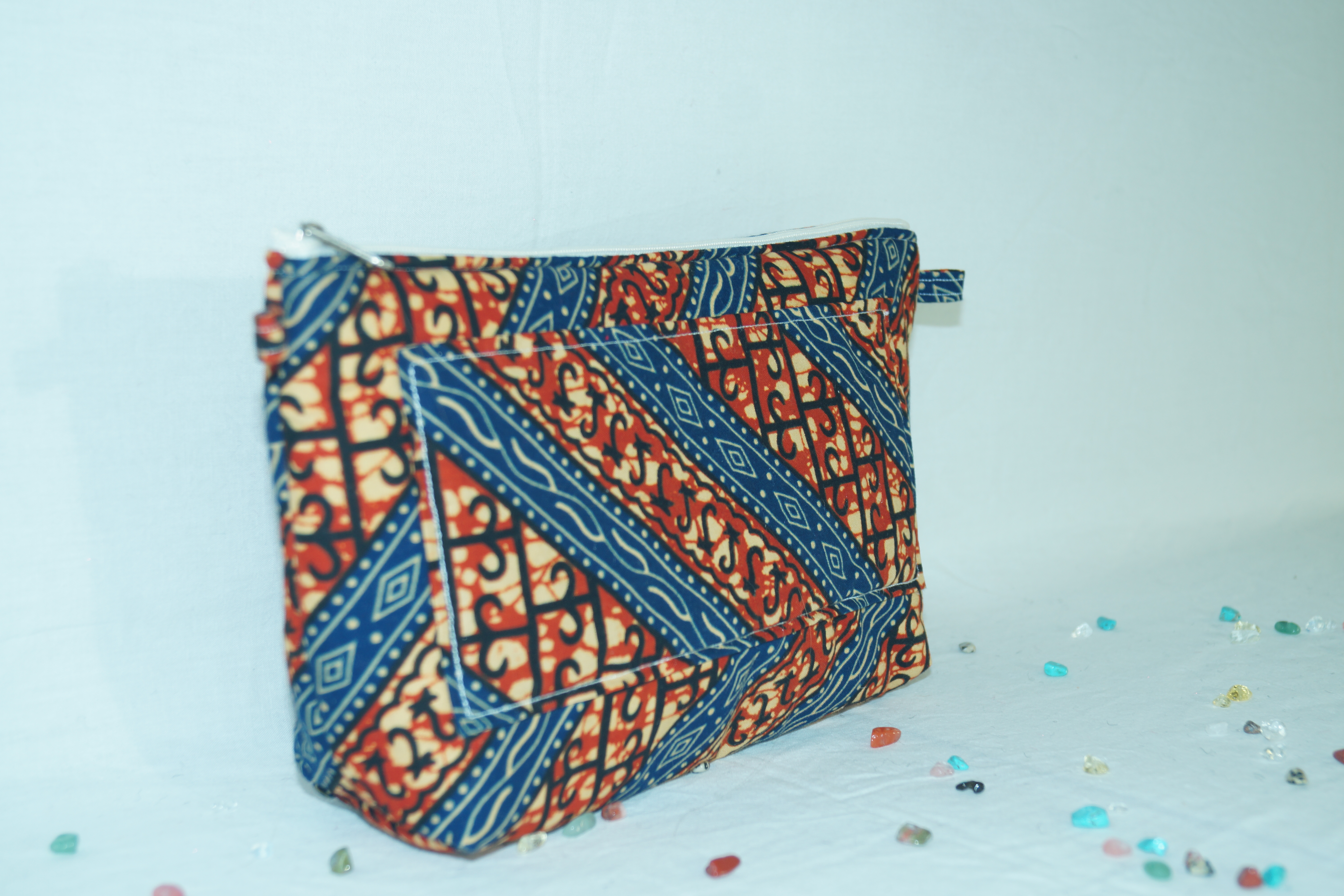 Trousse de toilette bleue et rouge