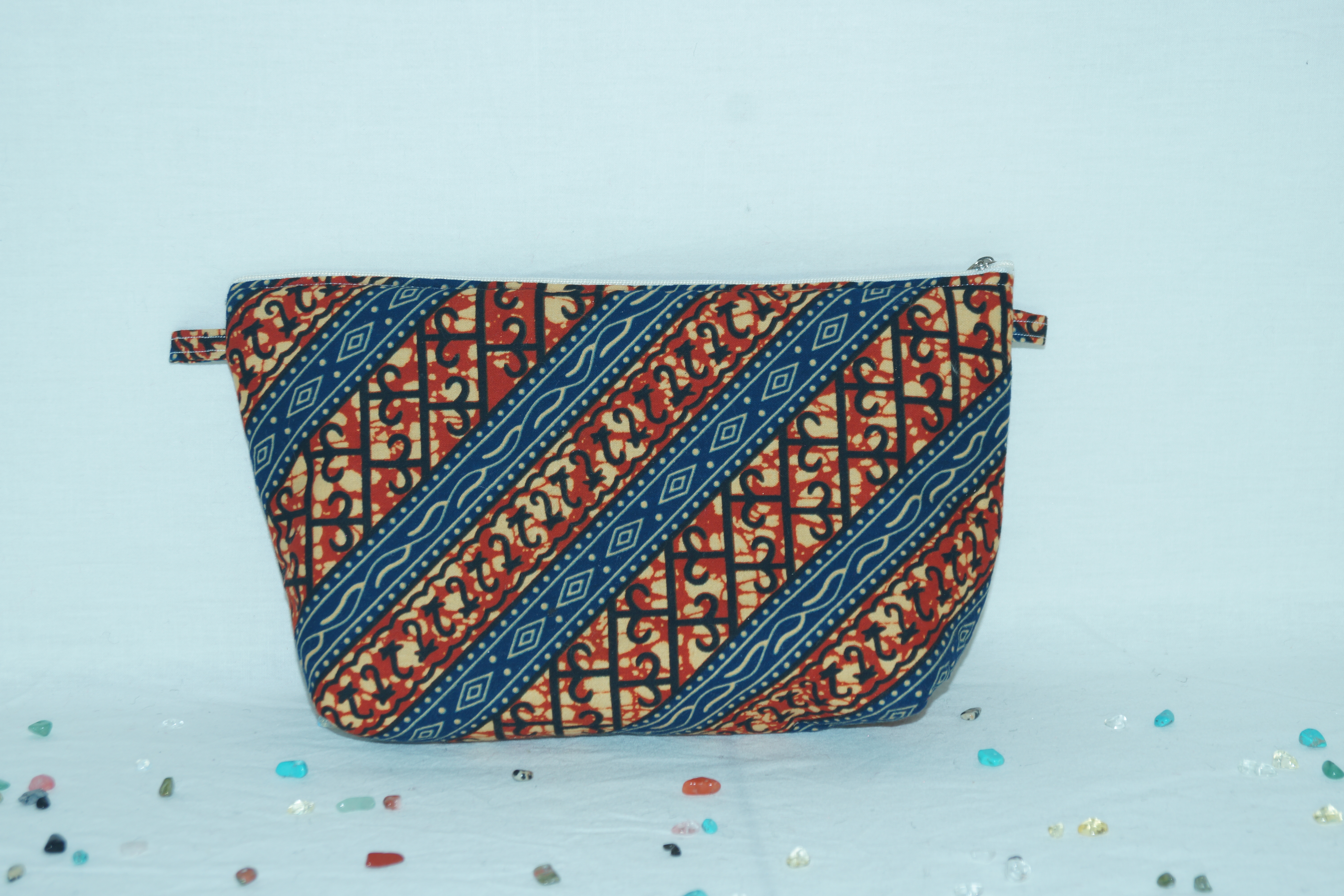 Trousse de toilette bleue et rouge