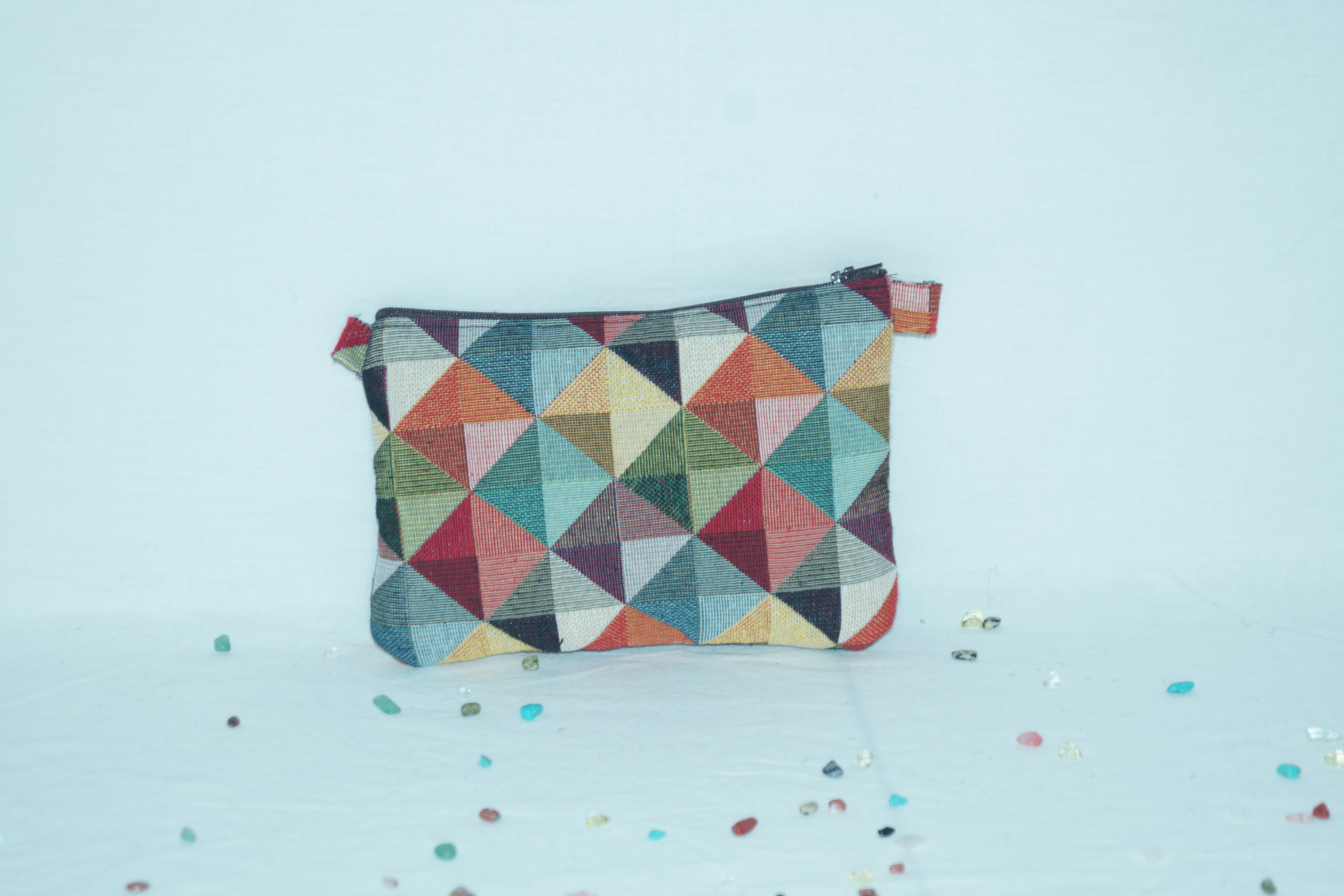 Pochette à motifs géométriques