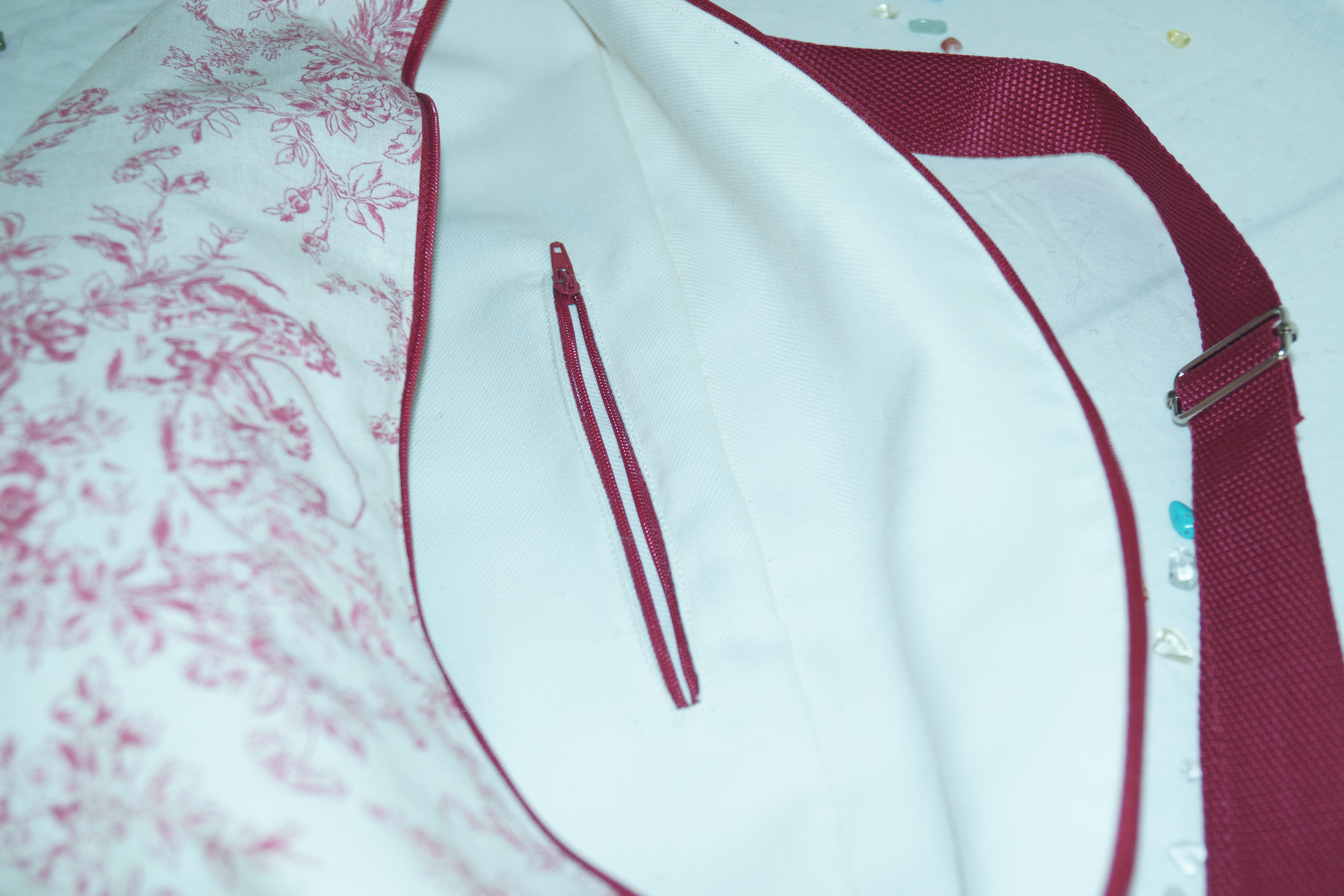 Banane XXL bordeaux et blanche