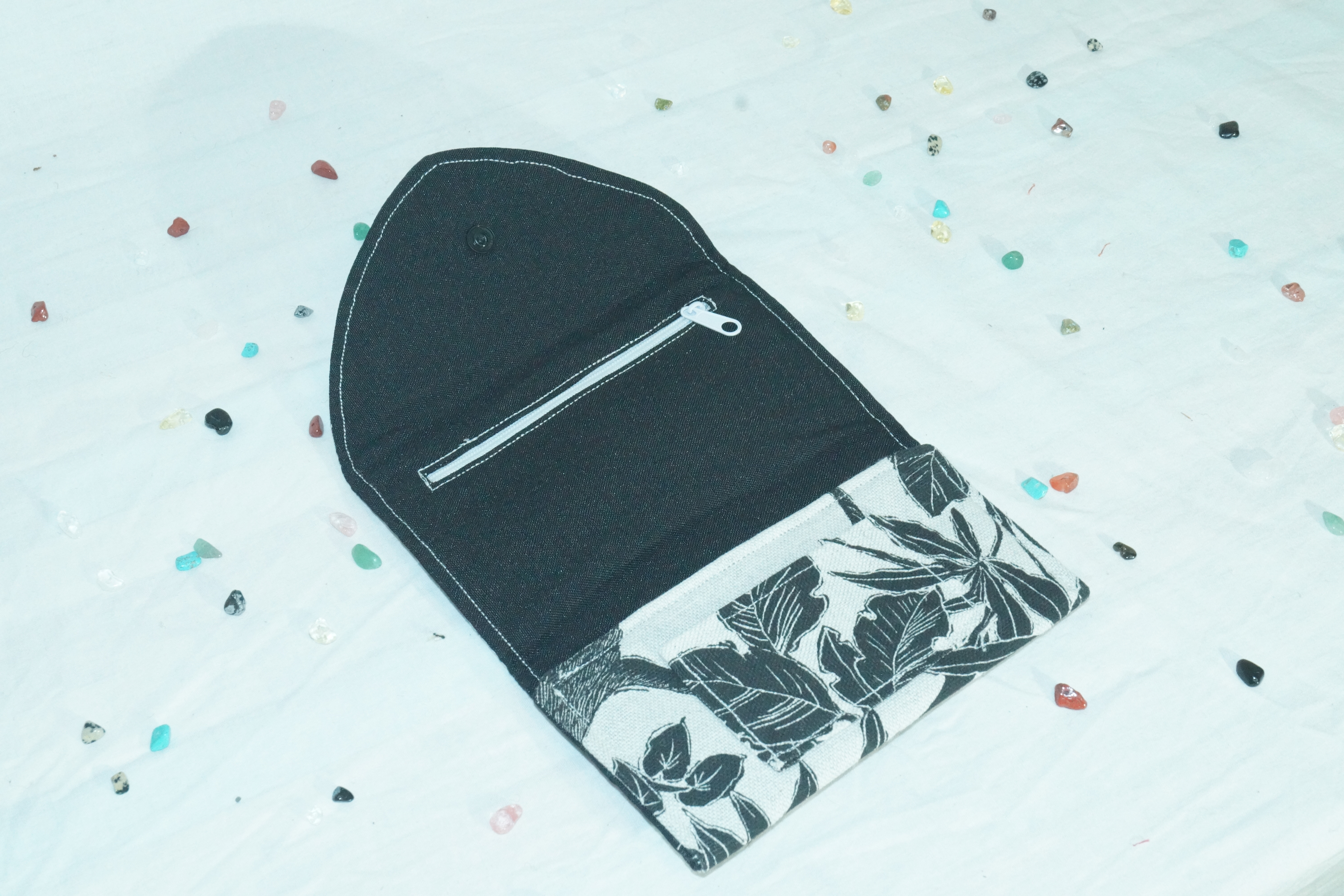 Blague à tabac fougères et singe