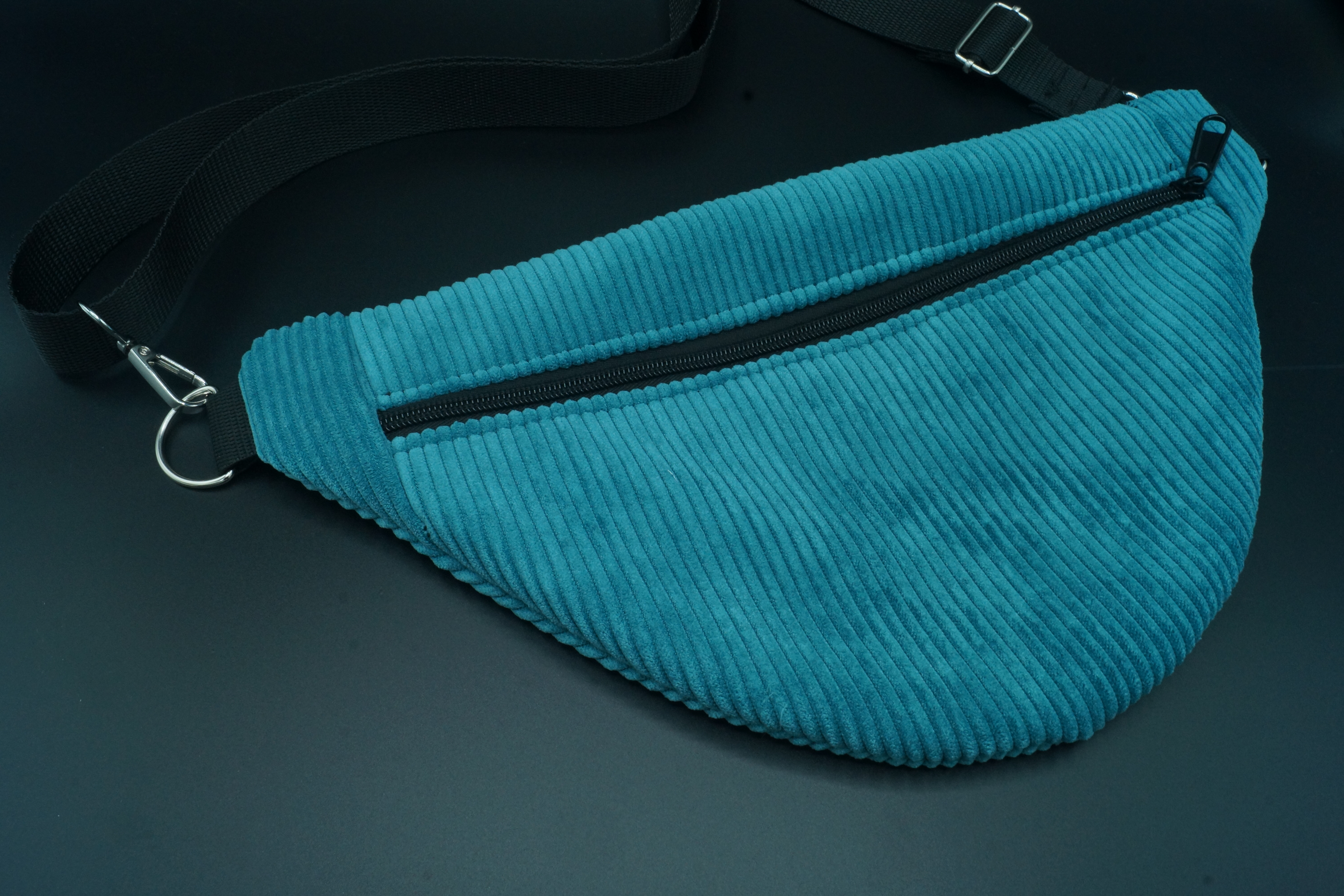 Banane en velours côtelé bleu canard