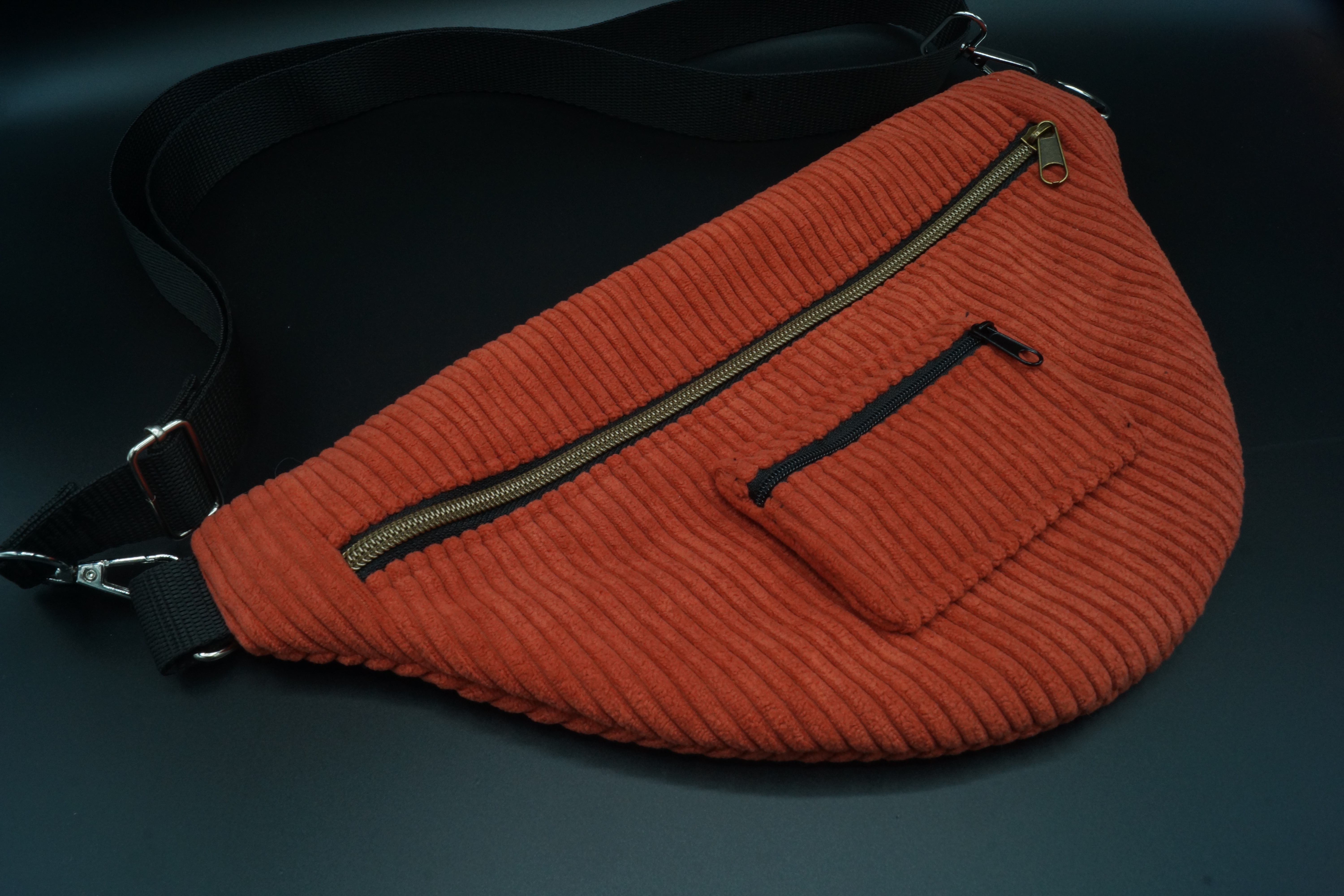 Banane en velours côtelé rouille