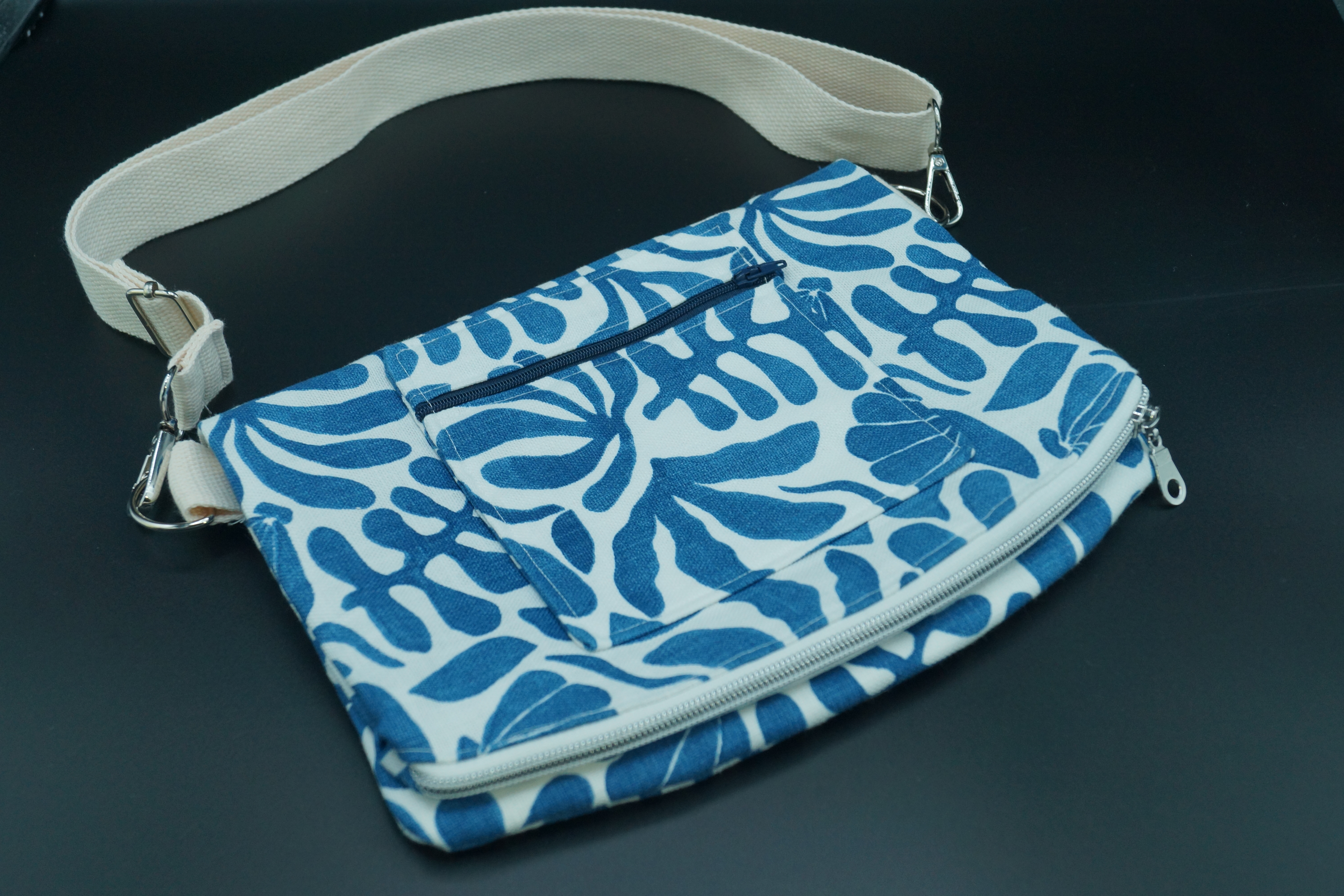 Sacoche réversible fougères bleues