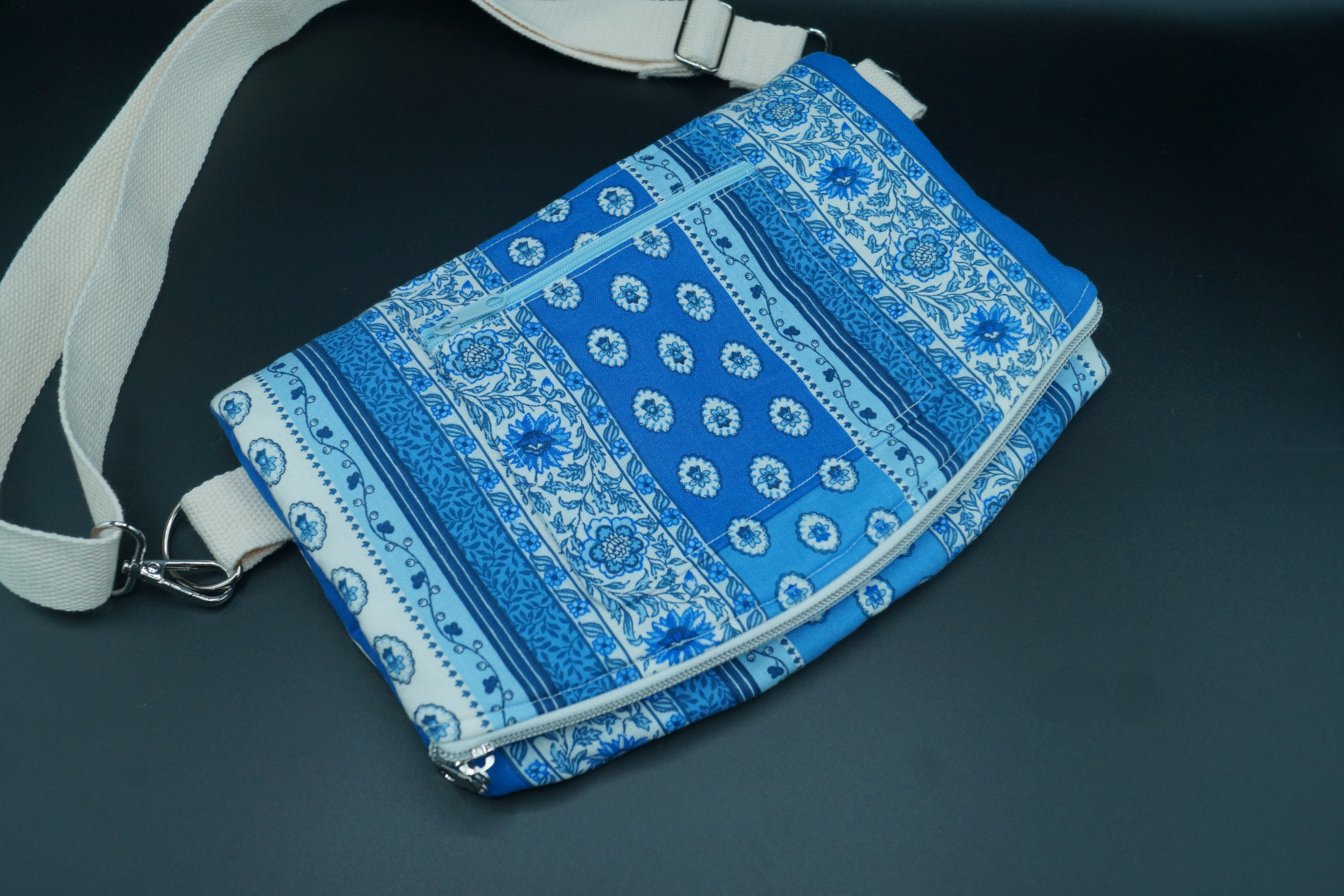 Sacoche réversible bleu provençal