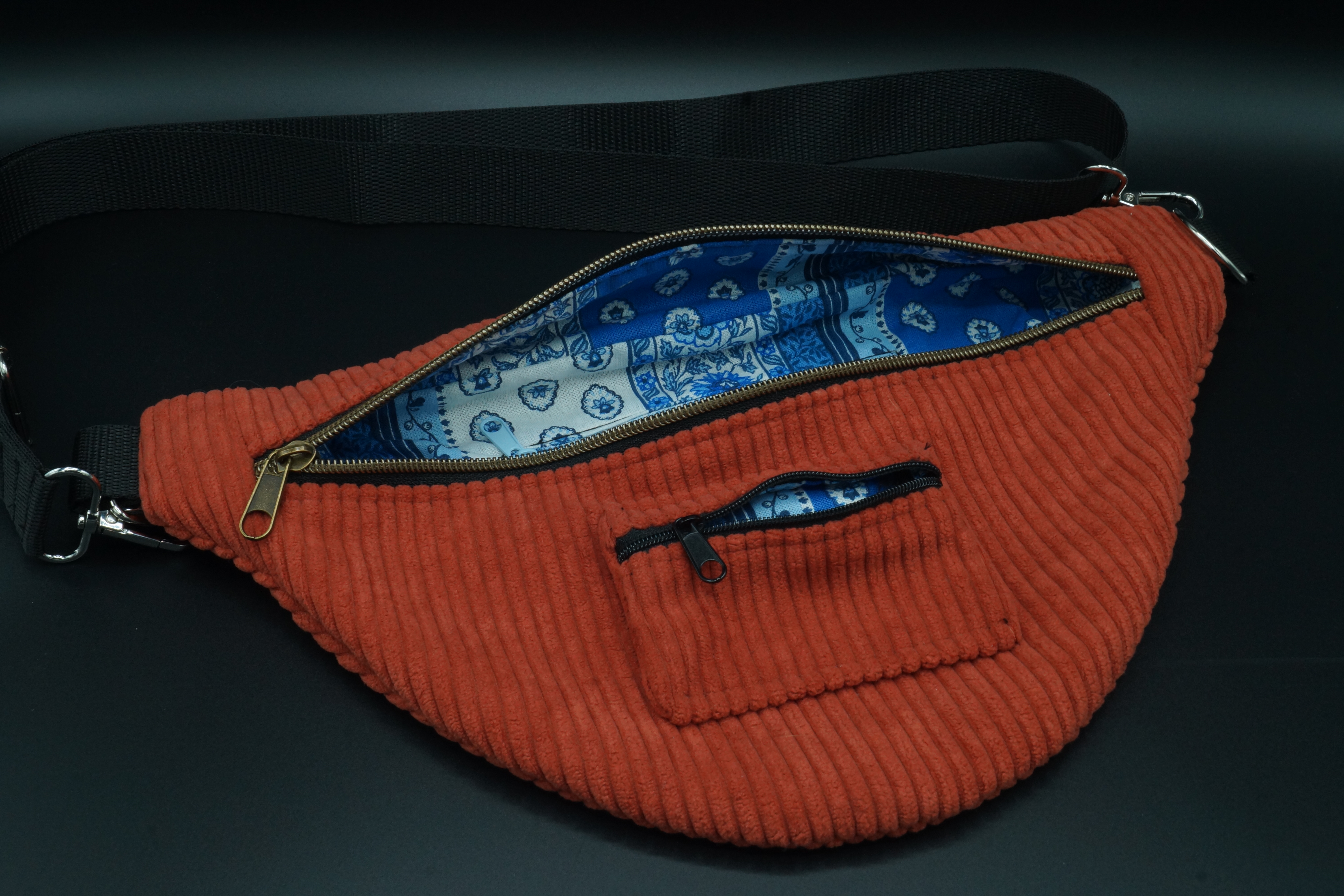 Banane en velours côtelé rouille