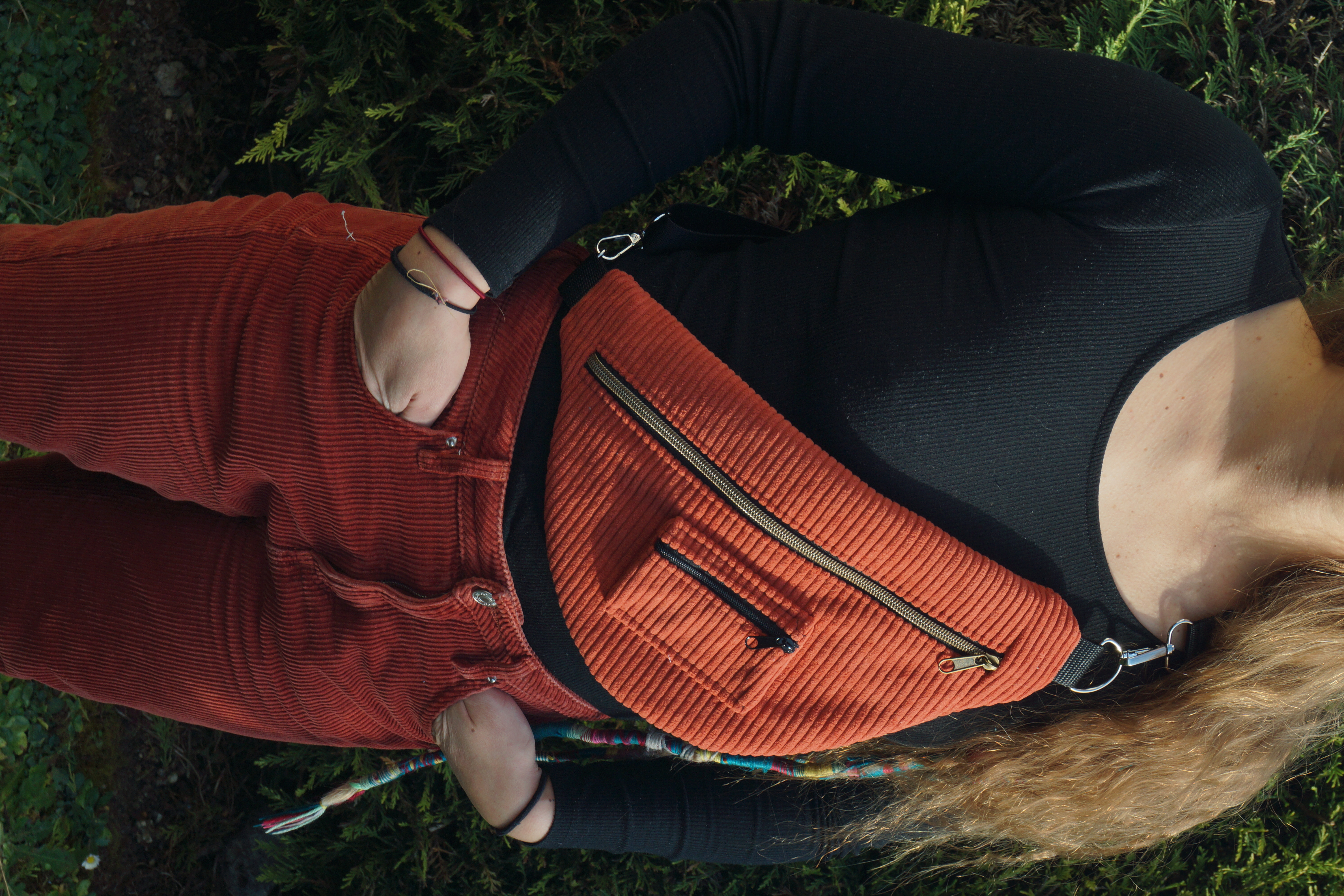 Banane en velours côtelé rouille