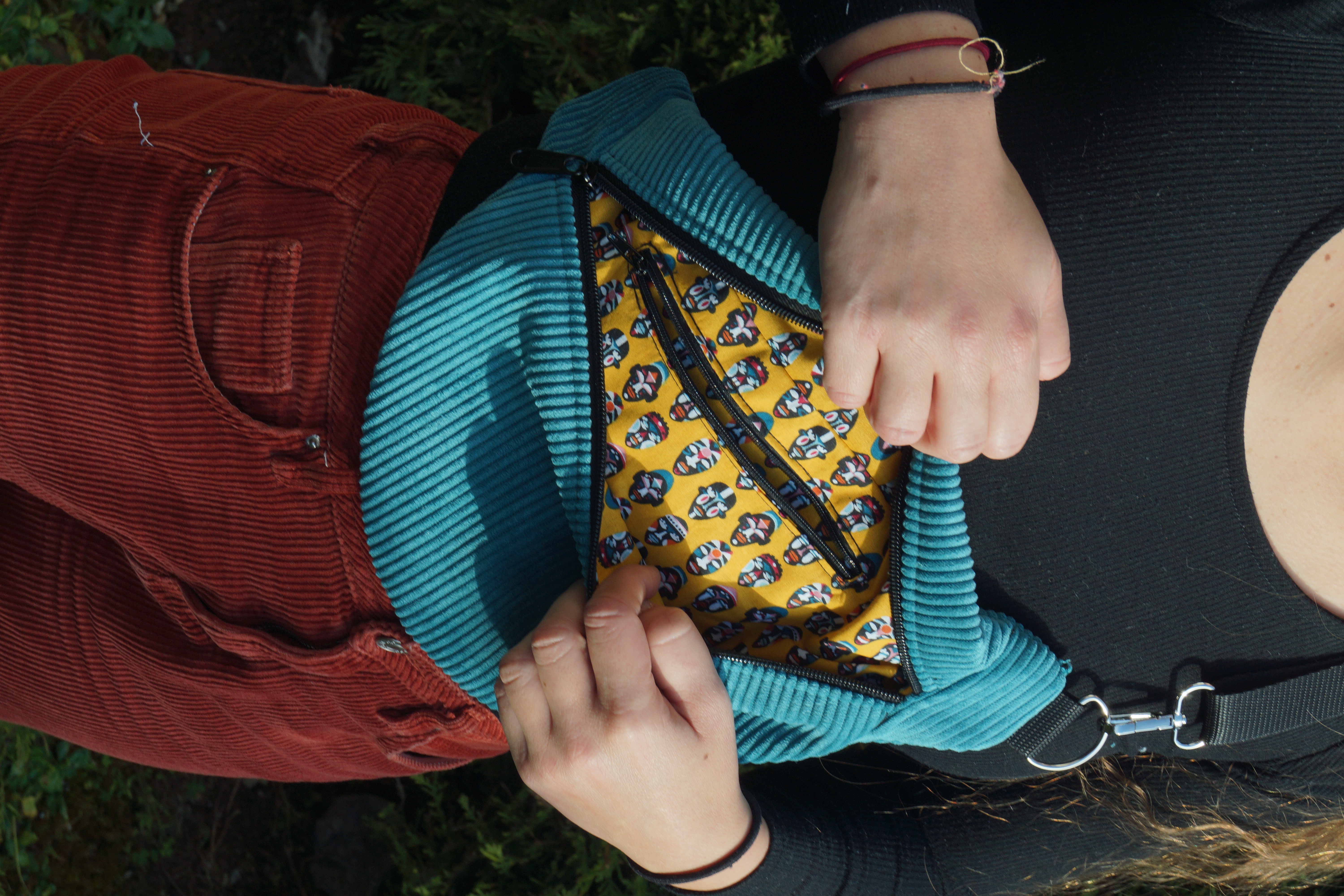 Banane en velours côtelé bleu canard