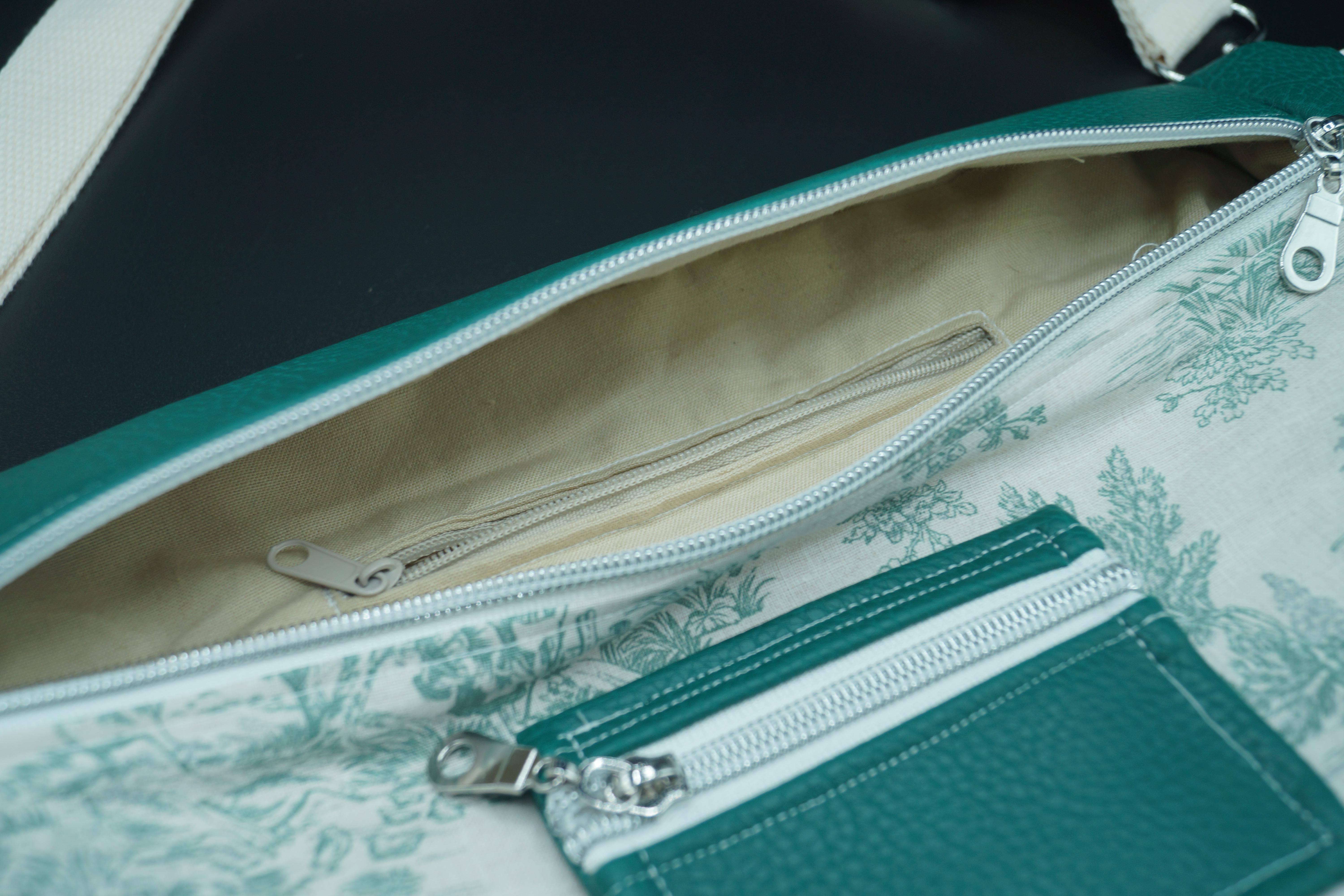 Banane en toile de Jouy et skaï