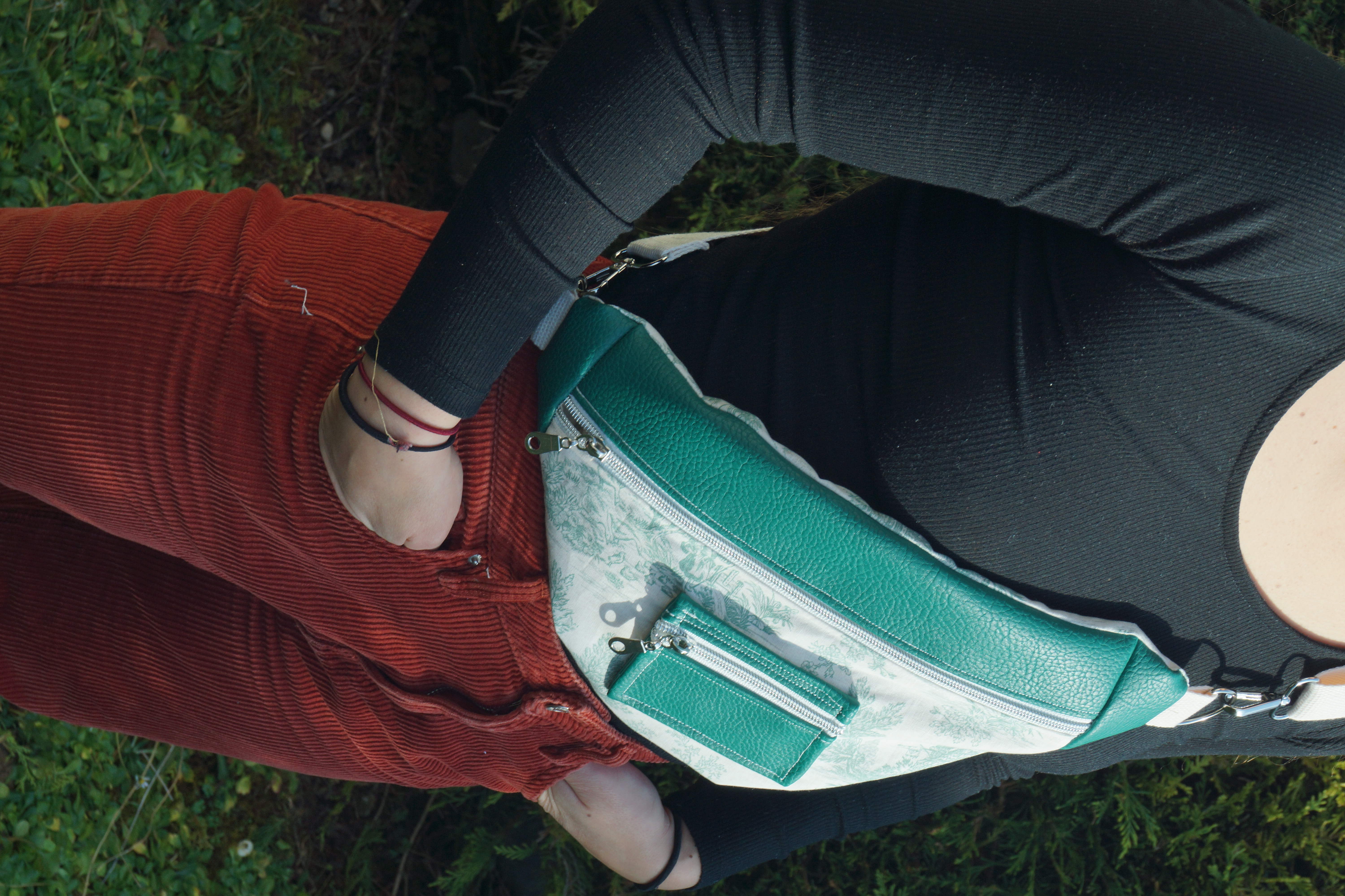 Banane en toile de Jouy et skaï