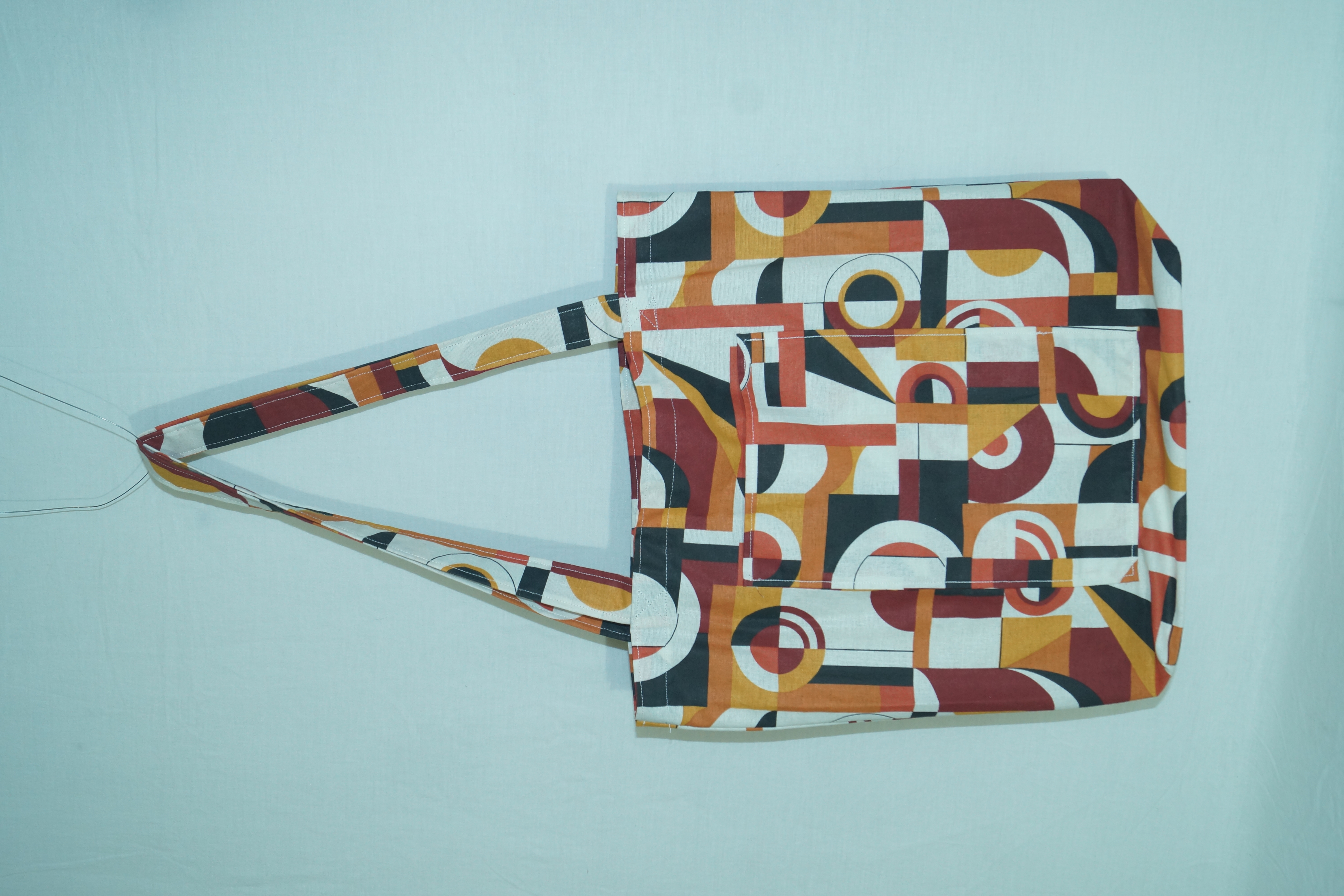 Tote bag à motifs géométriques