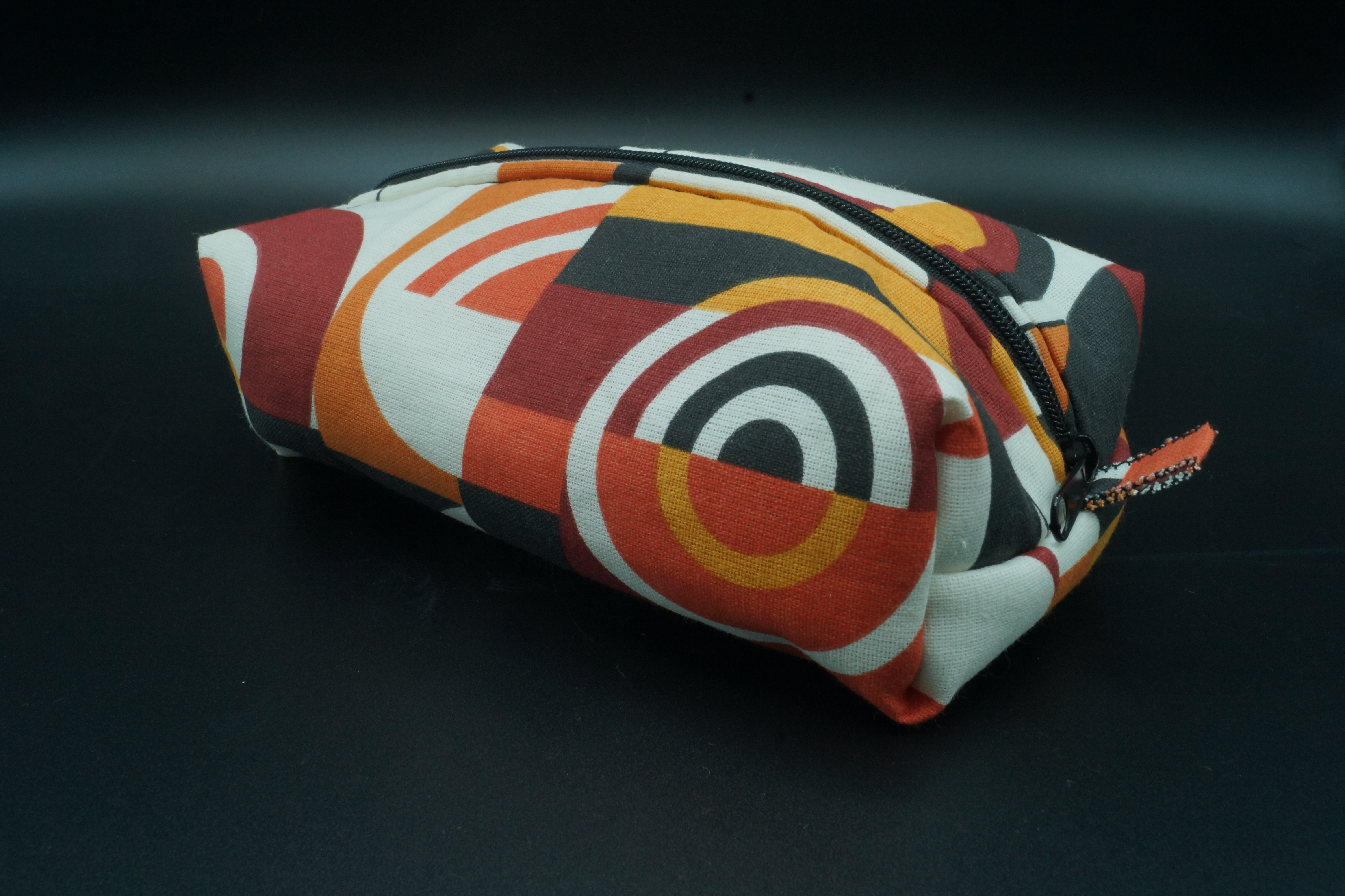 Trousse à motifs géométriques