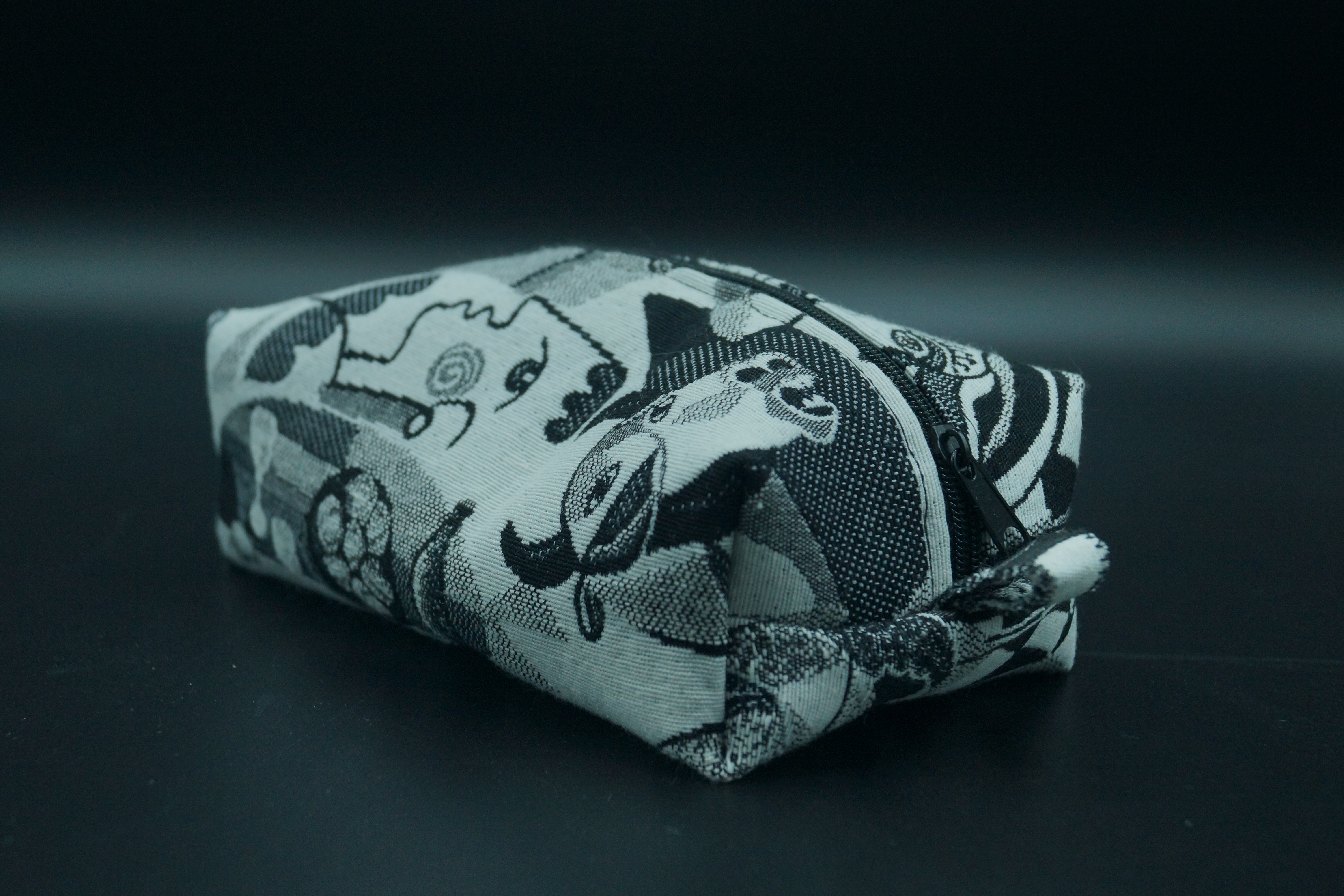Trousse motifs Picasso noir et blanc
