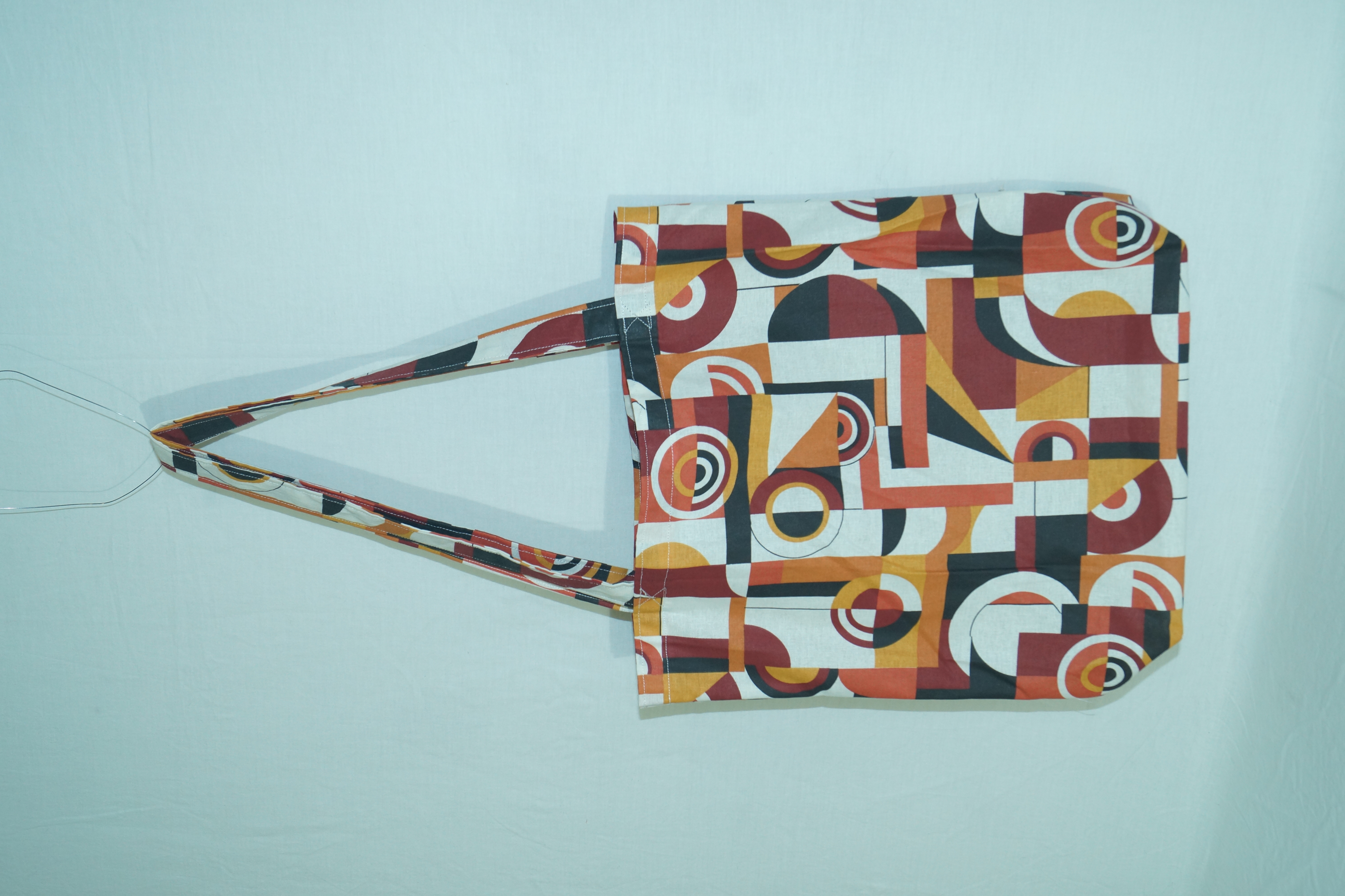 Tote bag à motifs géométriques