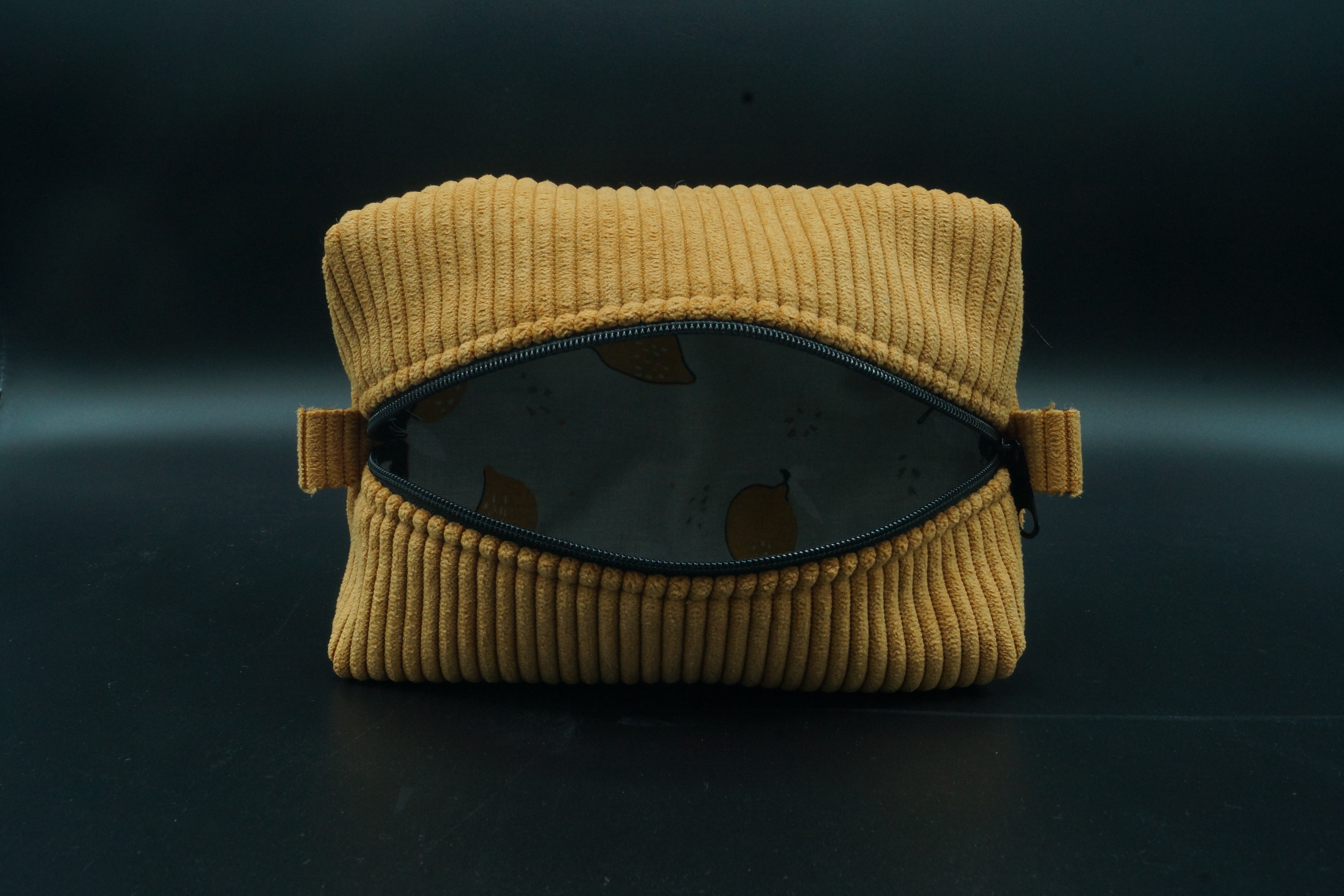 Trousse en velours côtelé ocre