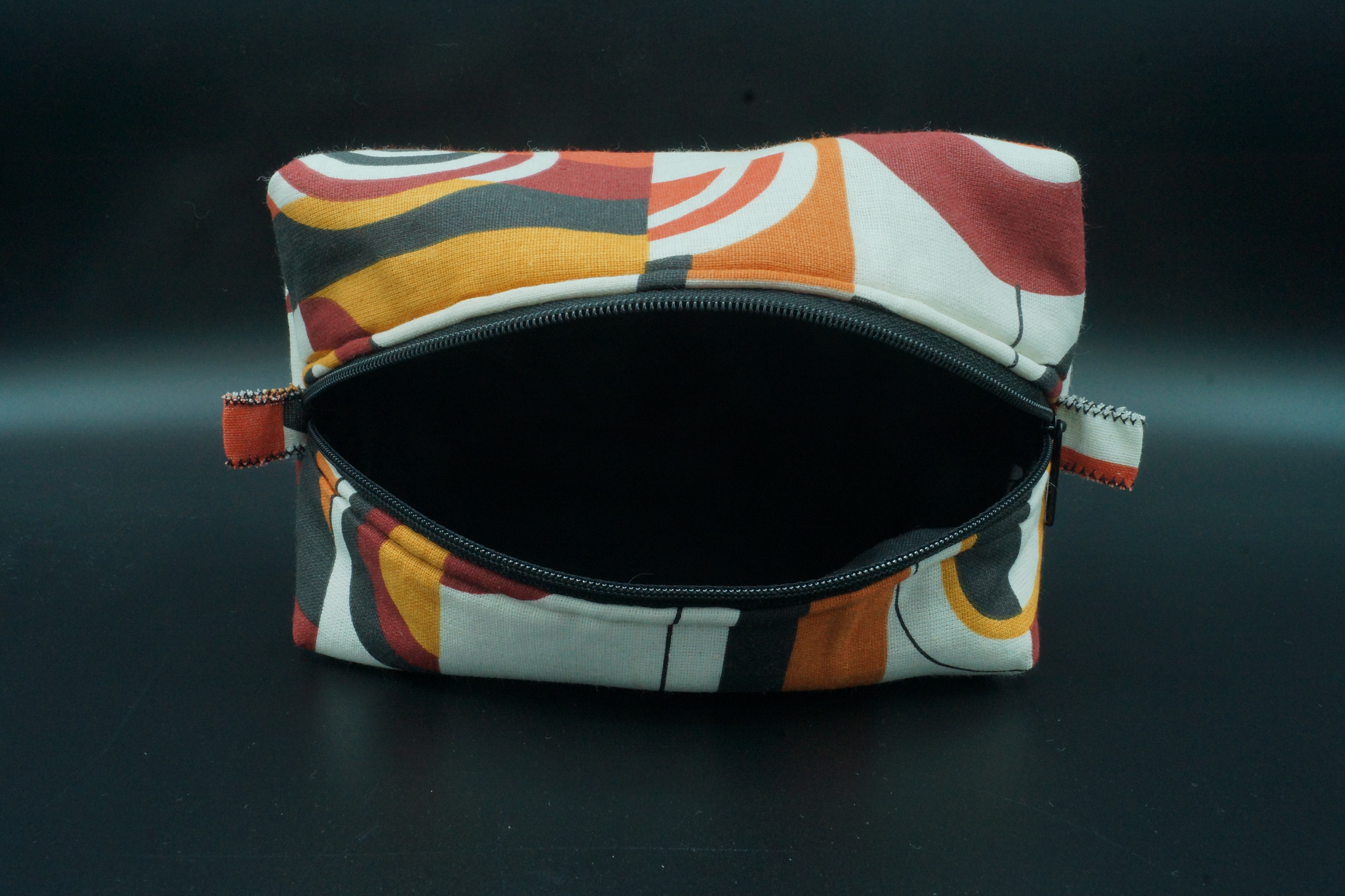 Trousse à motifs géométriques