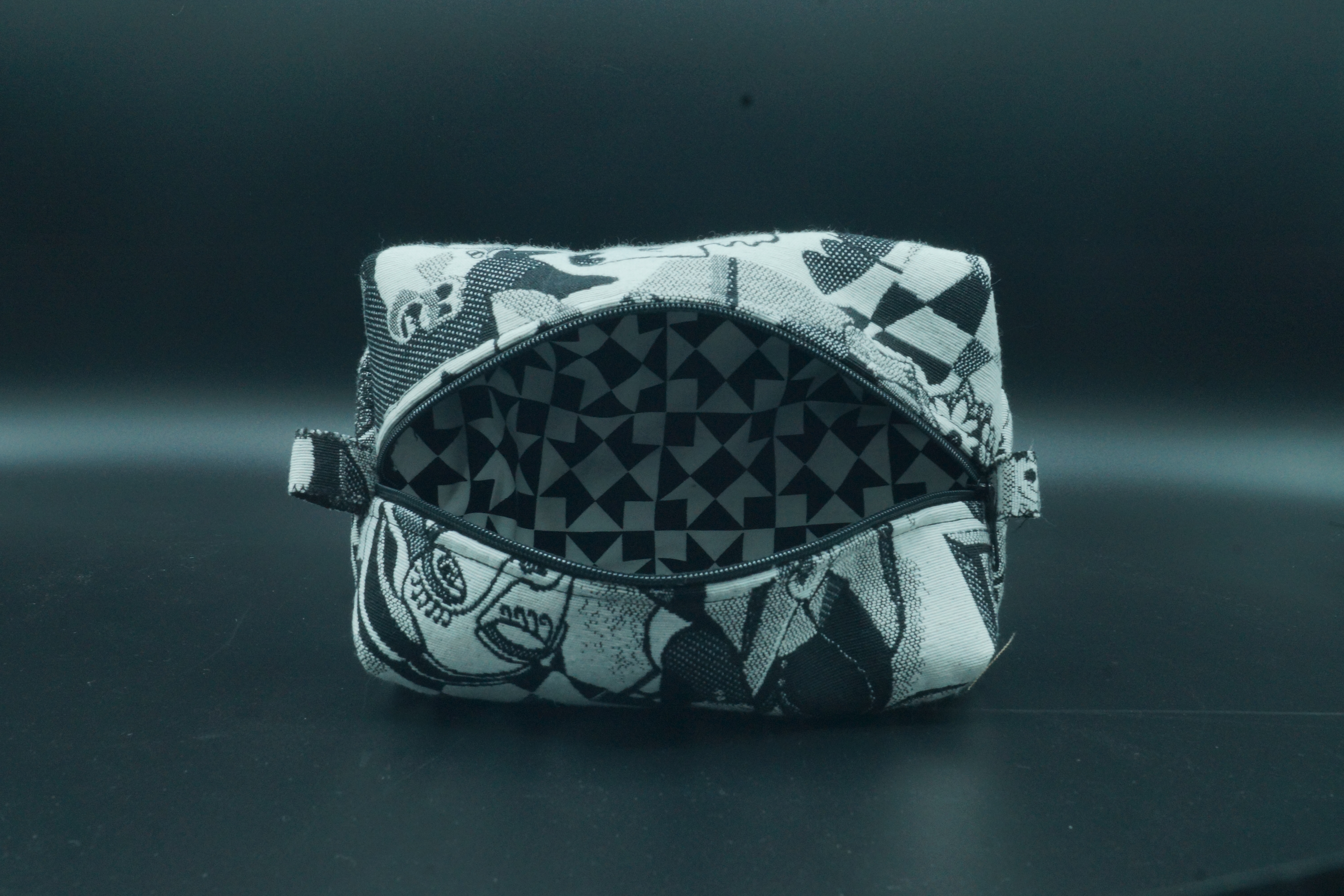 Trousse motifs Picasso noir et blanc